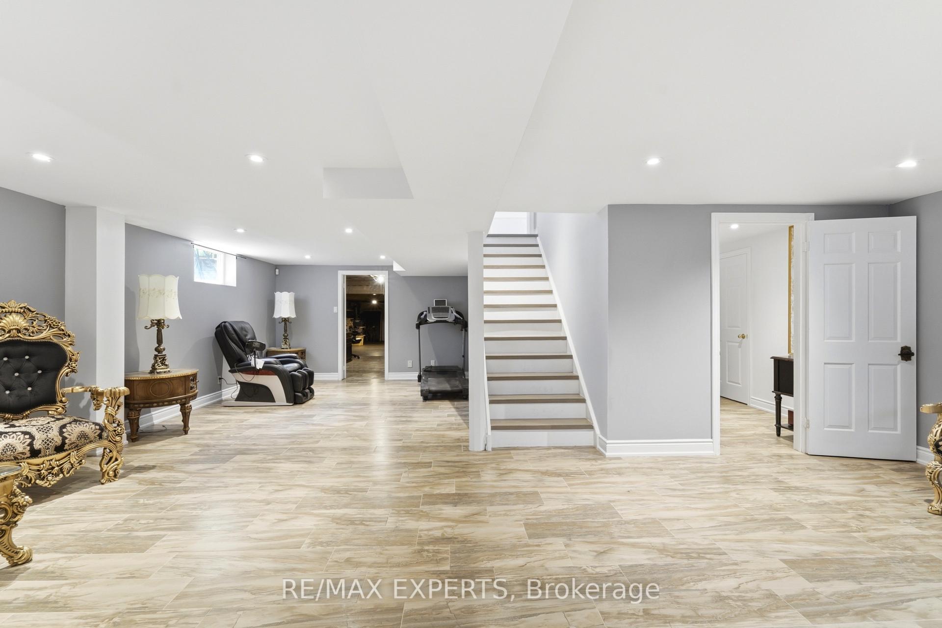 Photo 31 of 28 Stonegate Drive, Hamilton, Ancaster — HOMEH