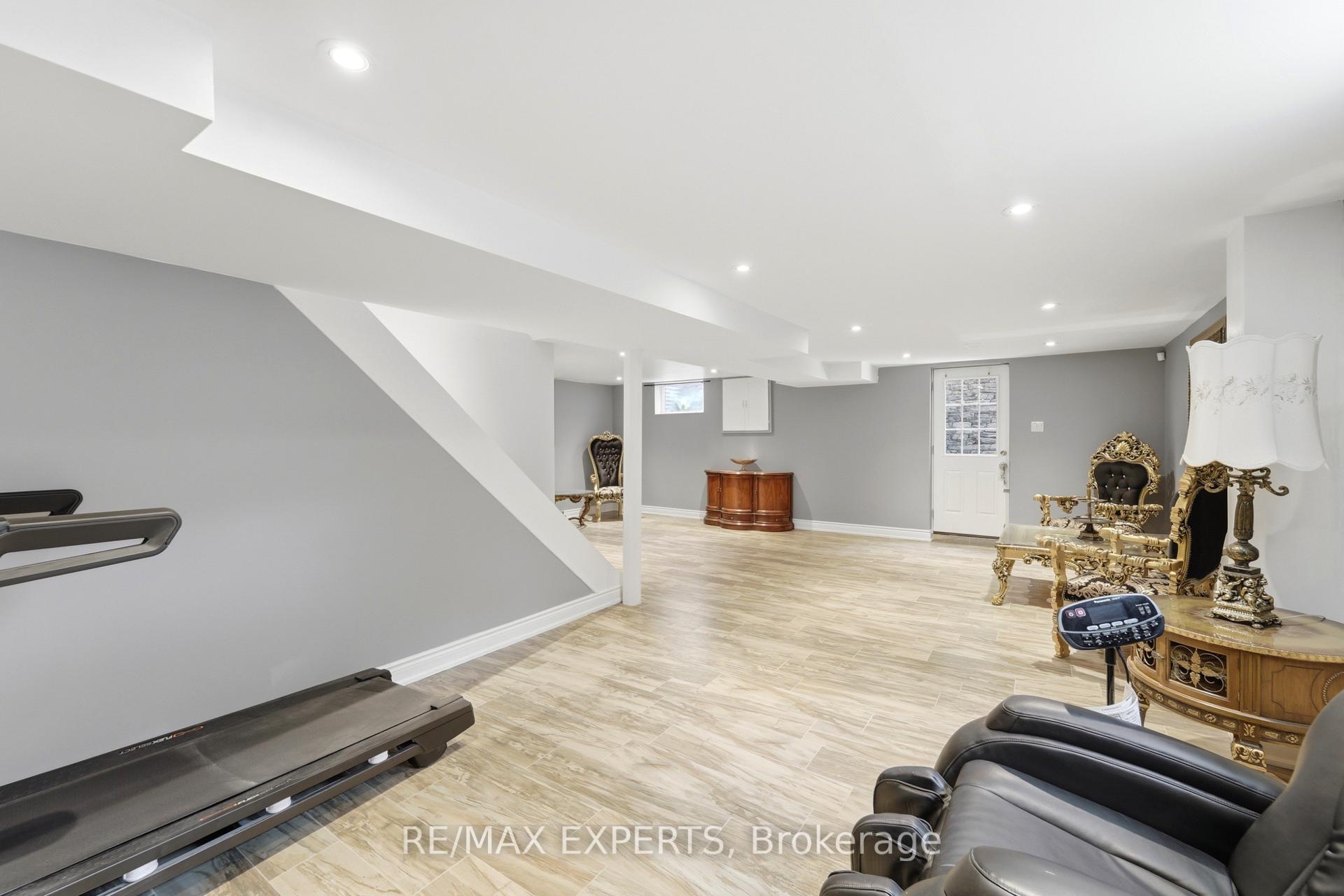 Photo 32 of 28 Stonegate Drive, Hamilton, Ancaster — HOMEH