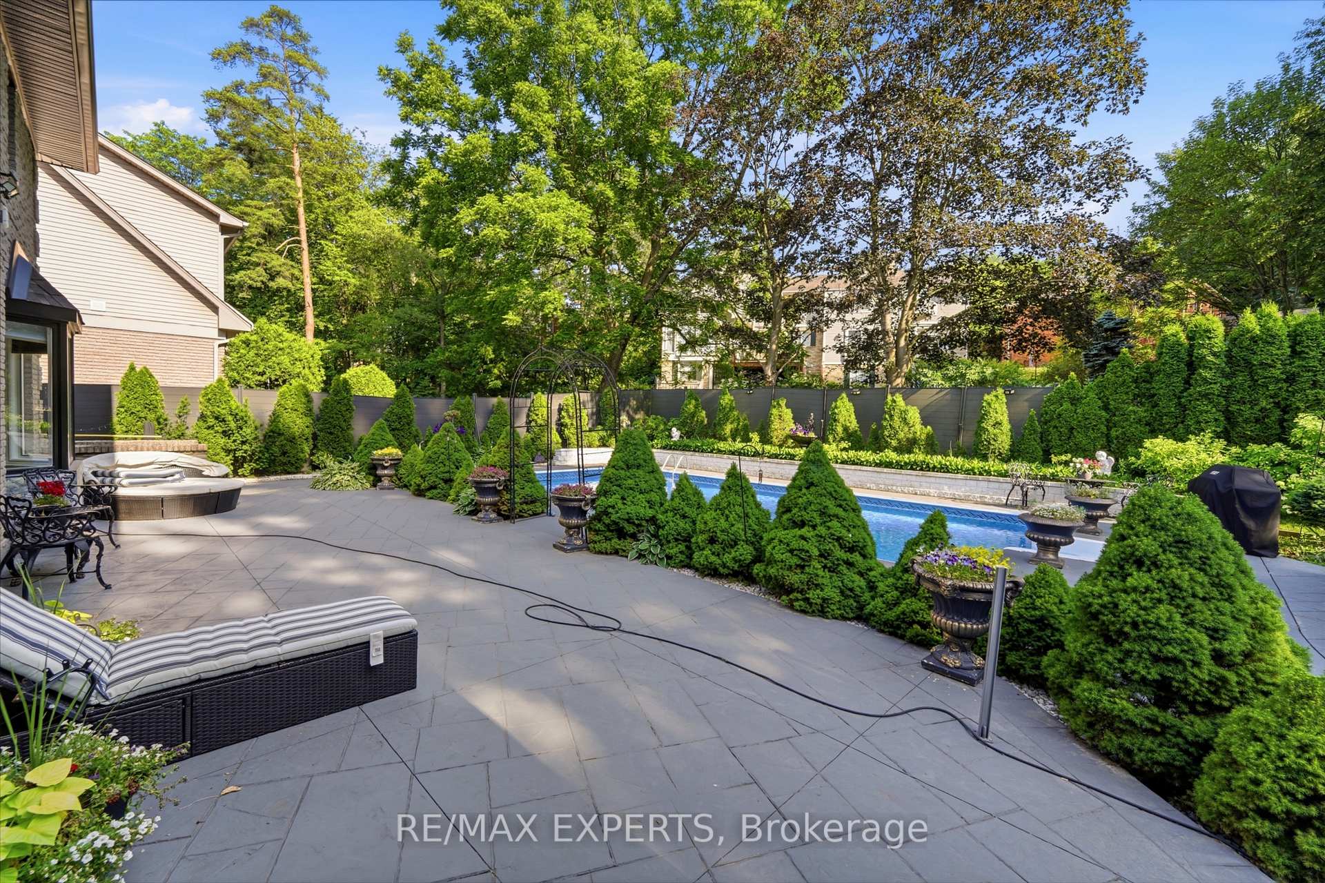 Photo 34 of 28 Stonegate Drive, Hamilton, Ancaster — HOMEH
