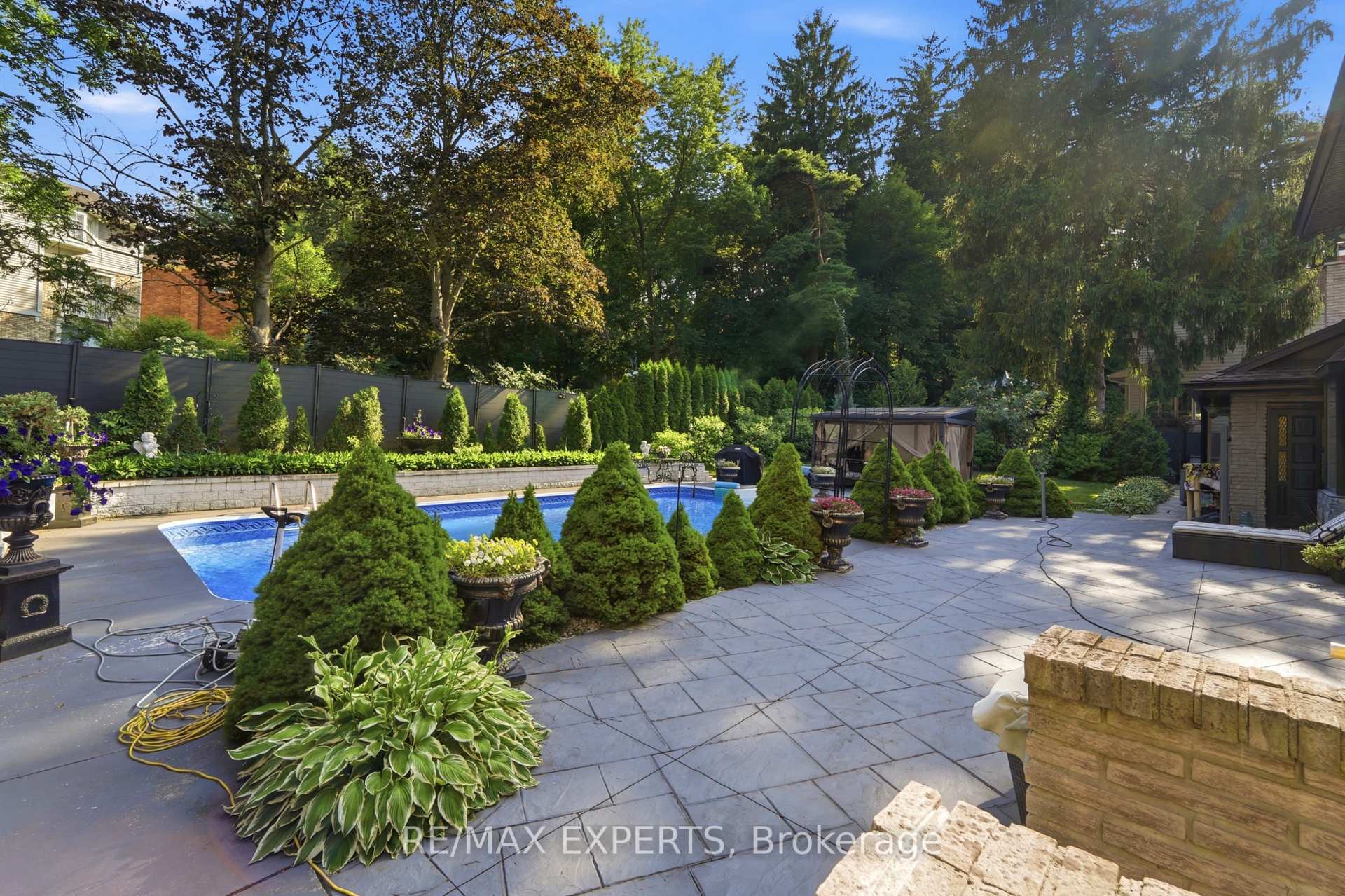 Photo 35 of 28 Stonegate Drive, Hamilton, Ancaster — HOMEH