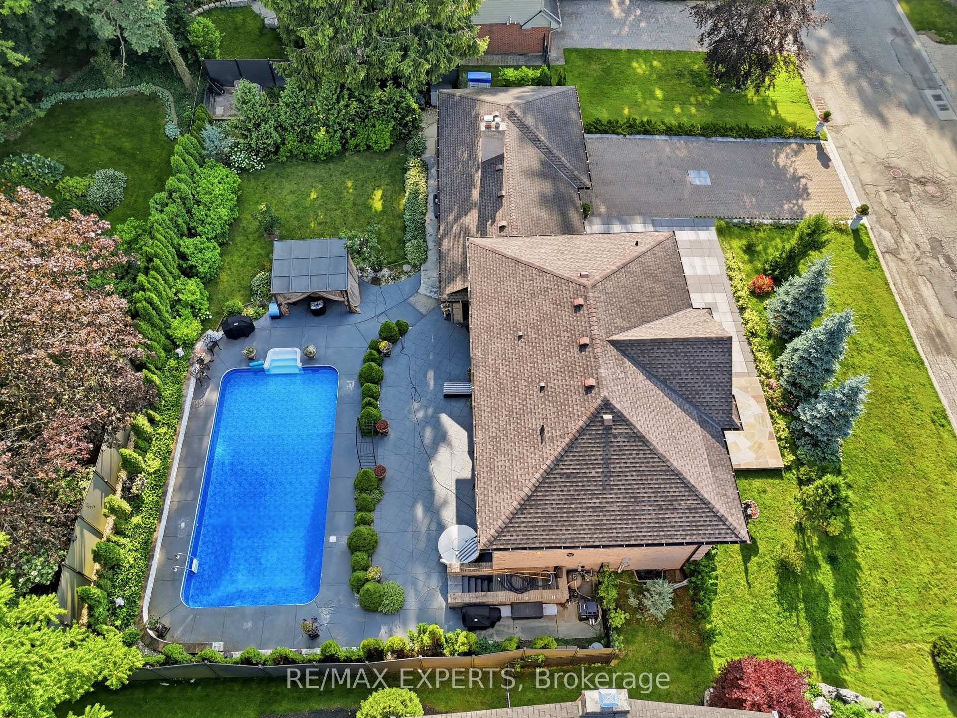 Photo 37 of 28 Stonegate Drive, Hamilton, Ancaster — HOMEH