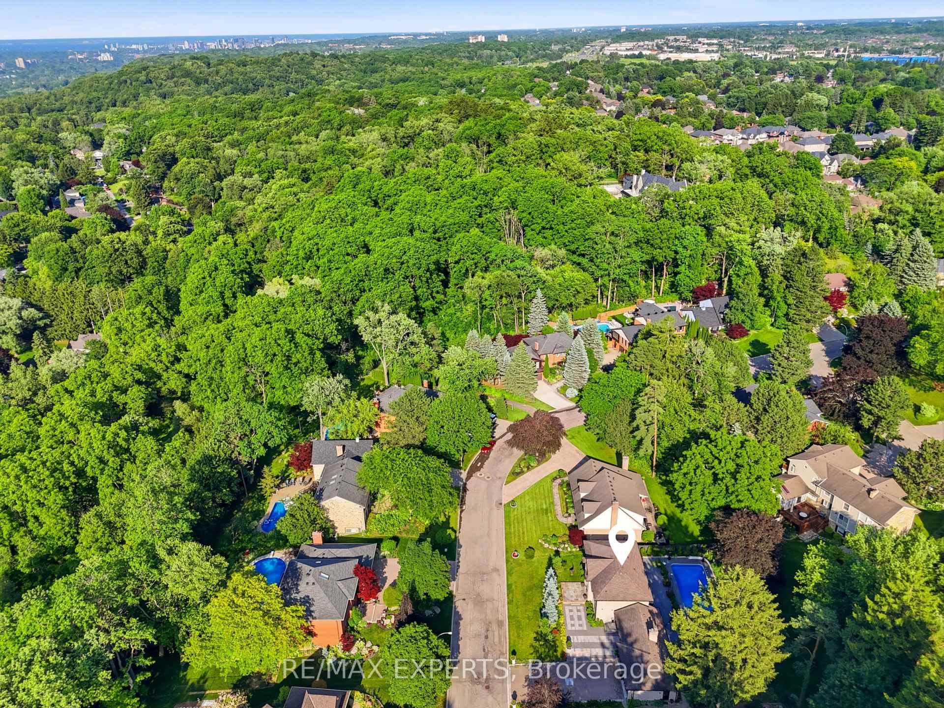 Photo 41 of 28 Stonegate Drive, Hamilton, Ancaster — HOMEH