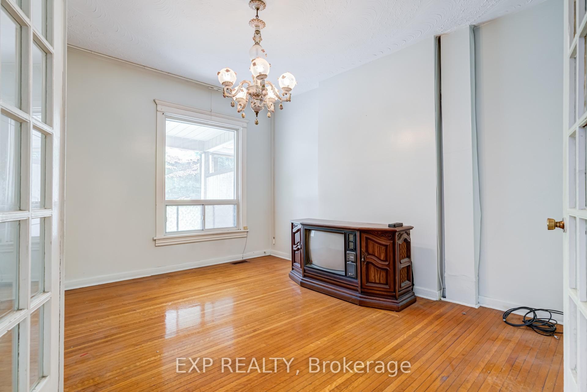 Photo 2 of Unit 2nd & 3rd, 196 Beatrice Street, Toronto, Palmerston-Little Italy — HOMEH