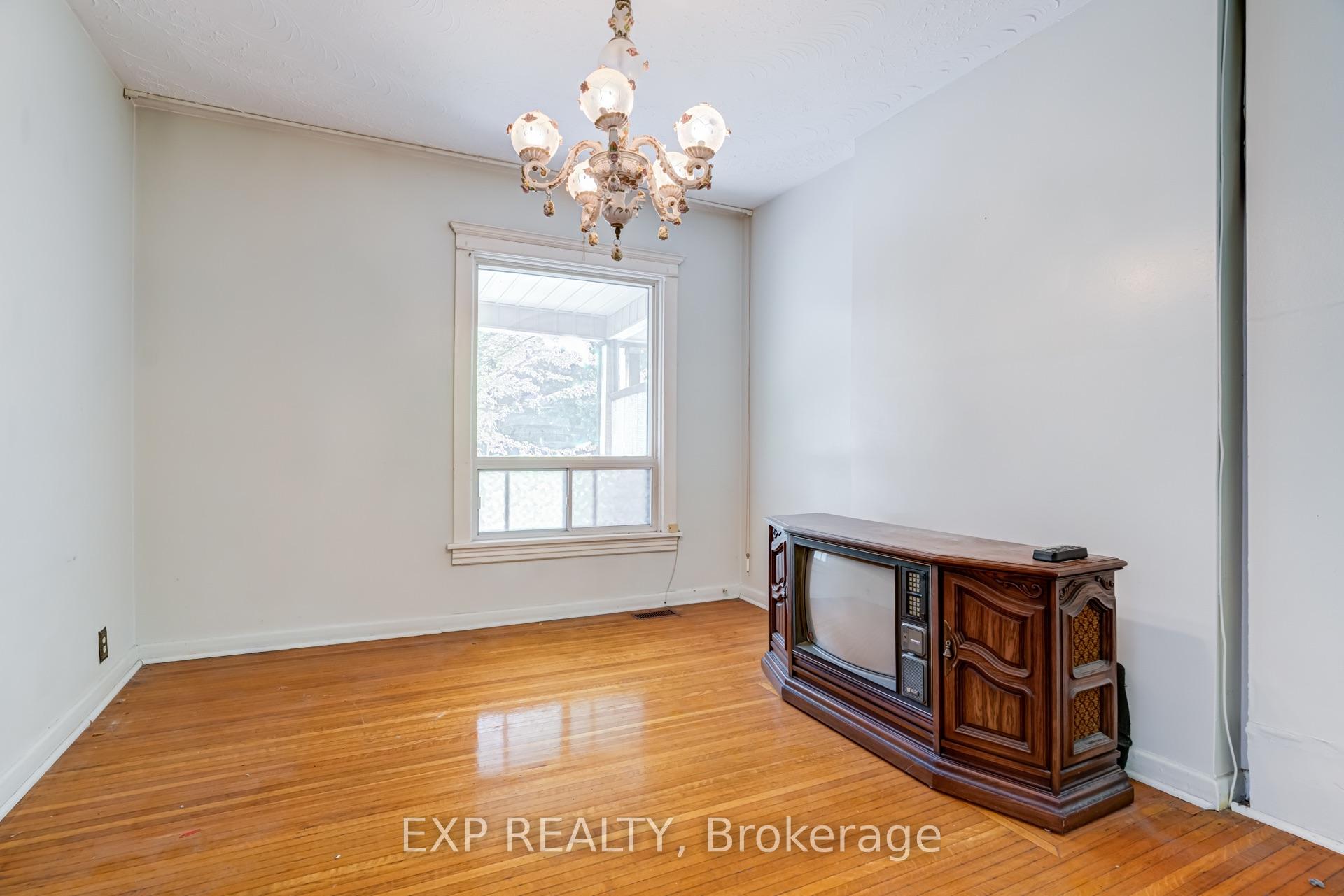 Photo 4 of Unit 2nd & 3rd, 196 Beatrice Street, Toronto, Palmerston-Little Italy — HOMEH