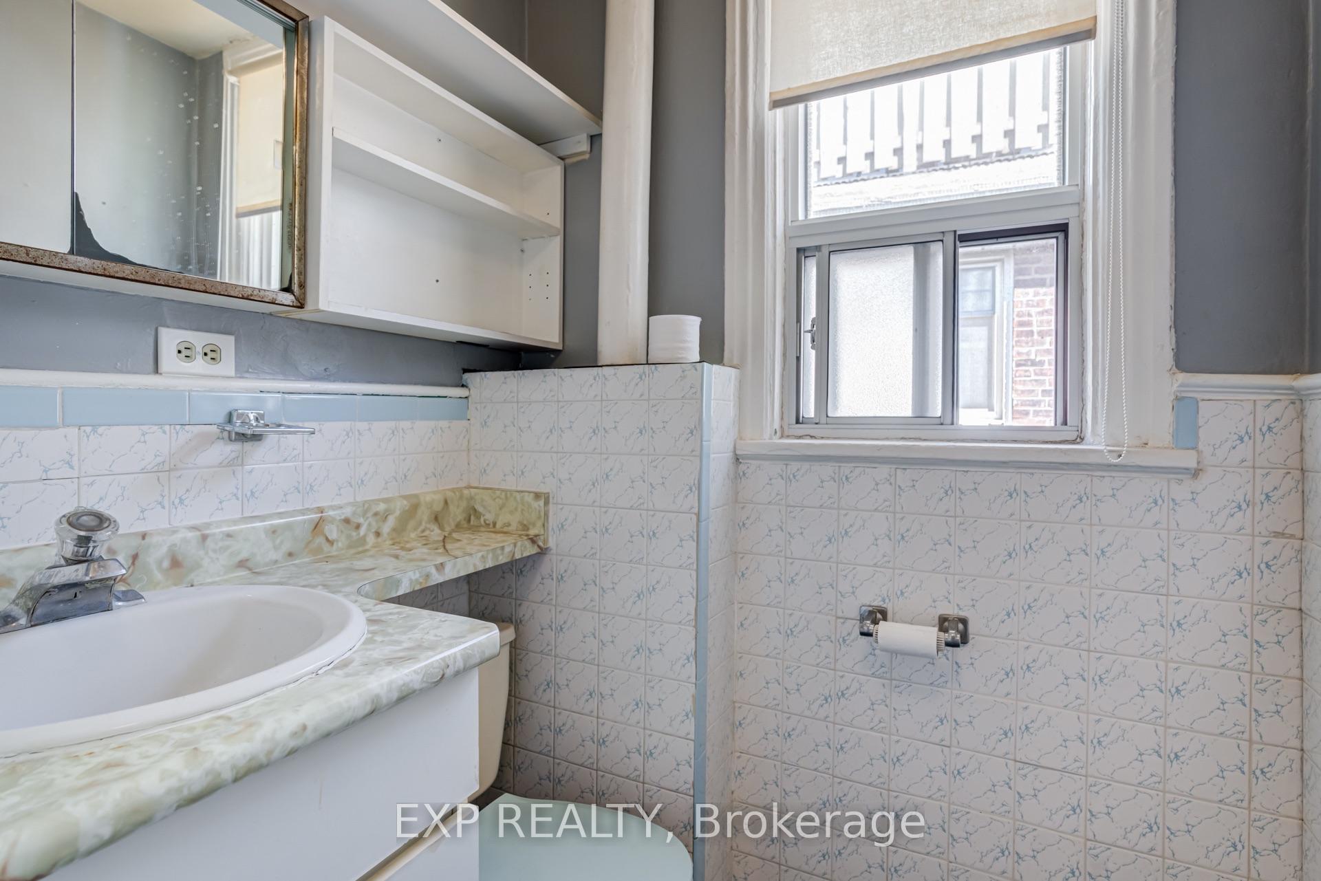 Photo 14 of Unit 2nd & 3rd, 196 Beatrice Street, Toronto, Palmerston-Little Italy — HOMEH