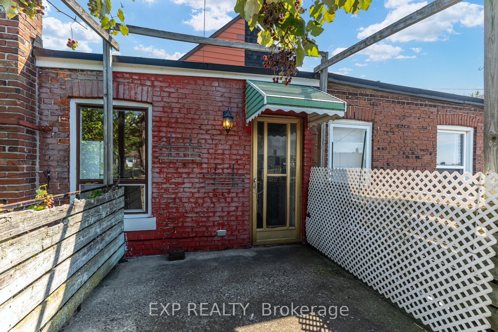 Photo 16 of Unit 2nd & 3rd, 196 Beatrice Street, Toronto, Palmerston-Little Italy — HOMEH