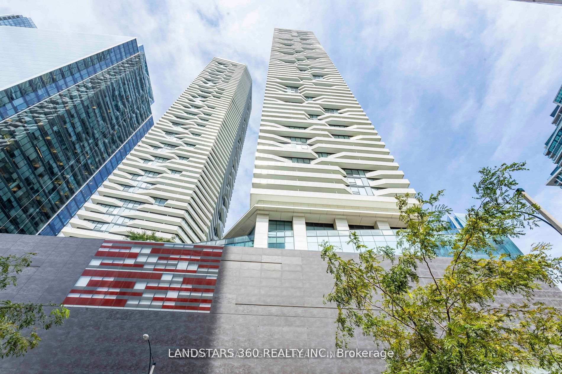 Front of Unit 5508, 88 Harbour Street
