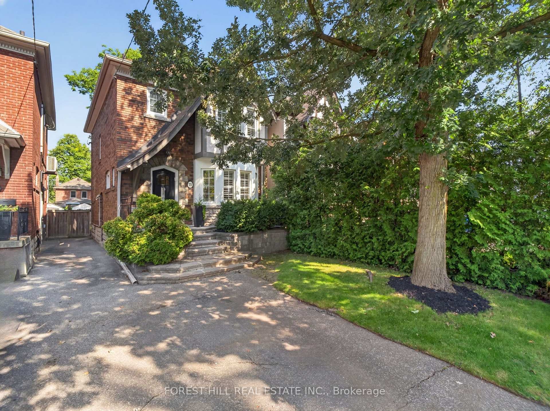 Photo 1 of 25 Castlewood Road, Toronto, Lawrence Park South — HOMEH