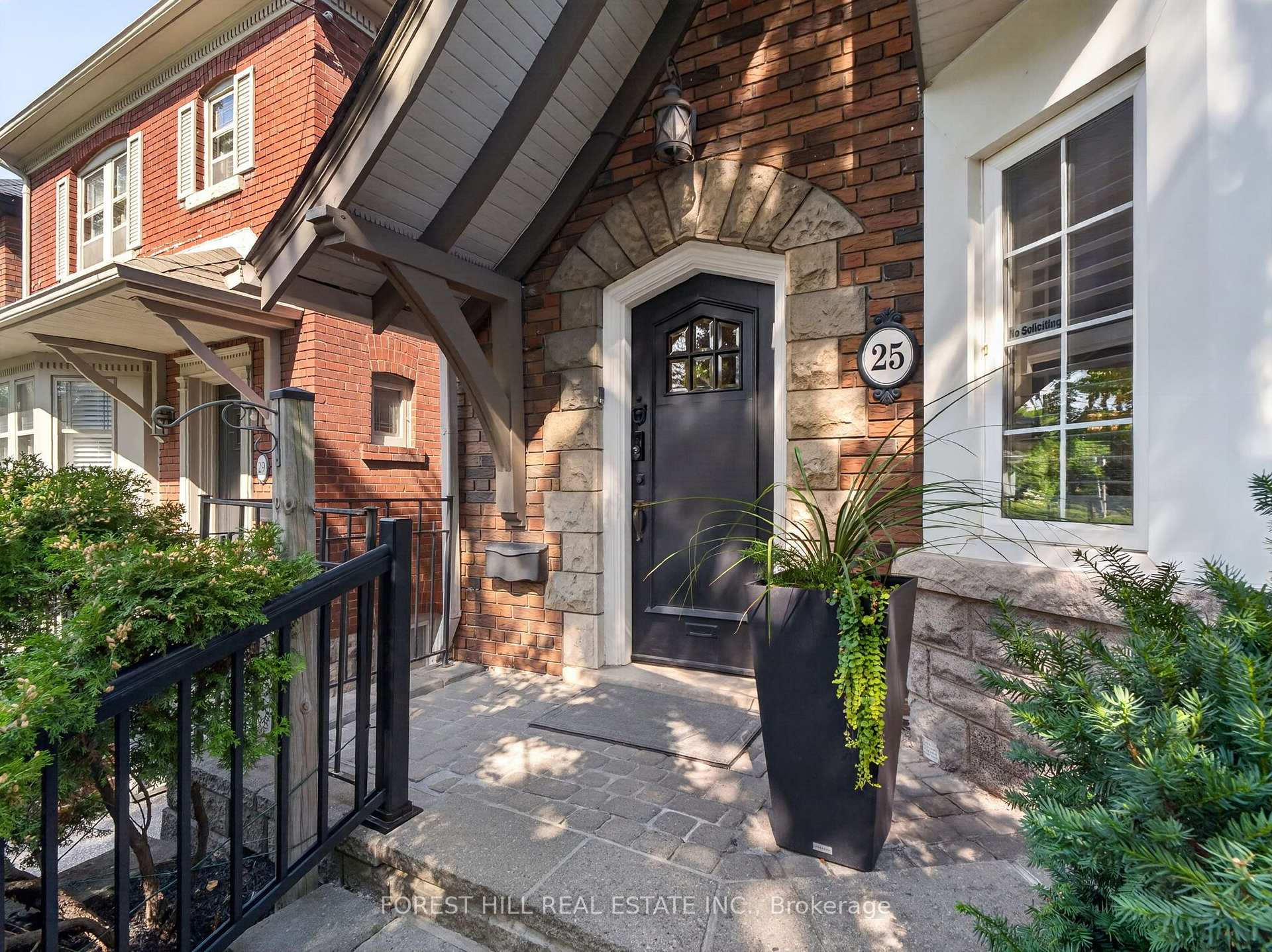 Photo 2 of 25 Castlewood Road, Toronto, Lawrence Park South — HOMEH