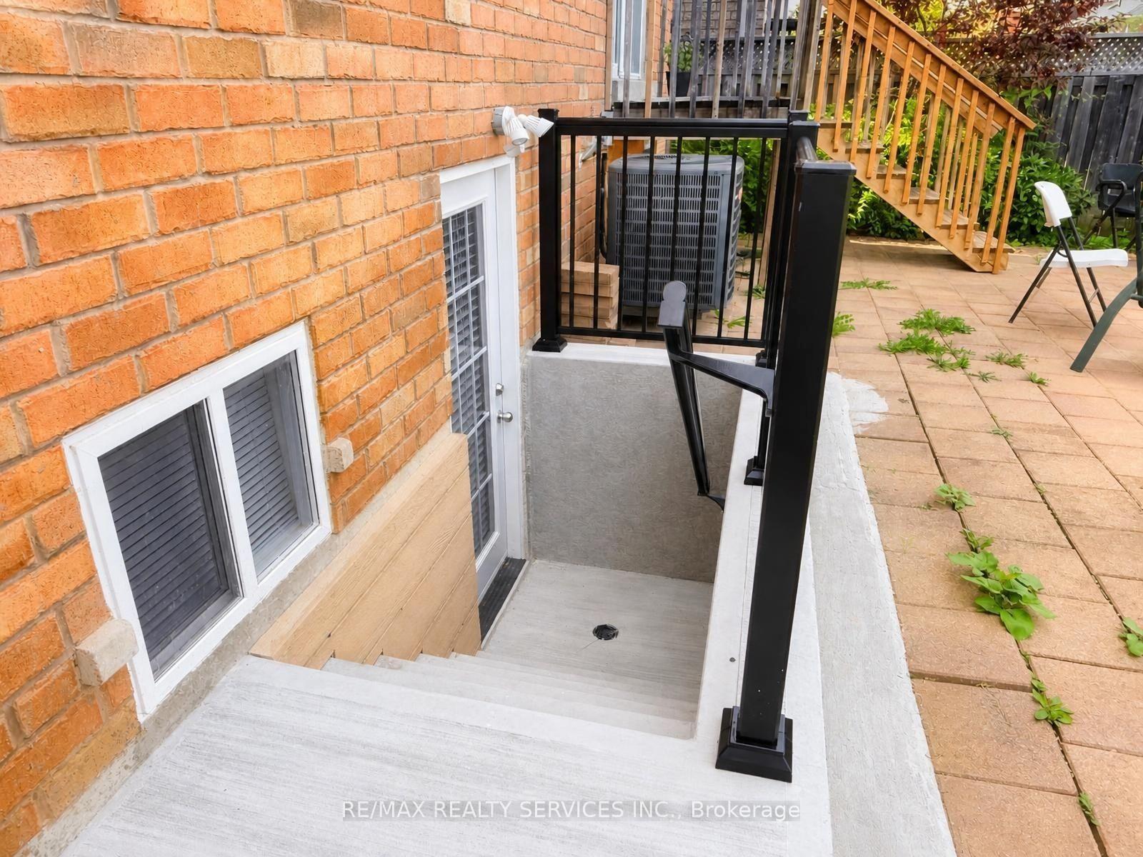 Photo 2 of Unit Basement, 347 Edenbrook Hill Drive, Brampton, Fletcher's Meadow — HOMEH