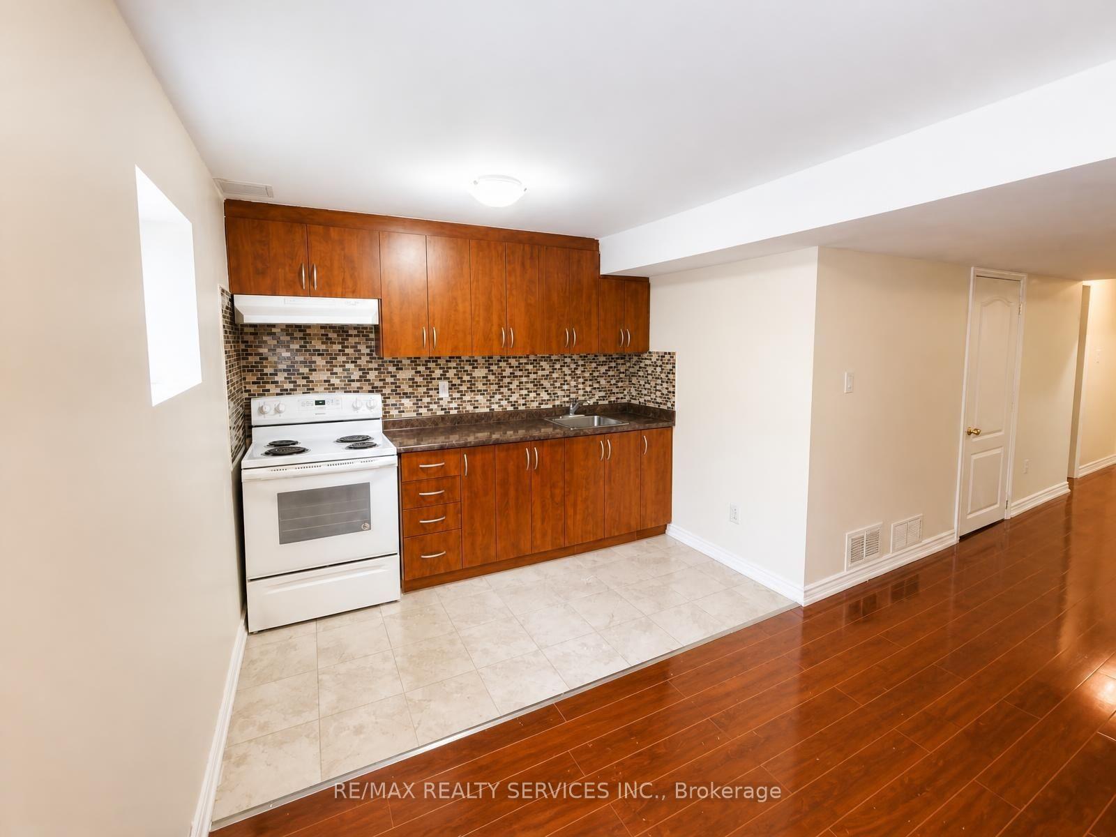 Photo 5 of Unit Basement, 347 Edenbrook Hill Drive, Brampton, Fletcher's Meadow — HOMEH