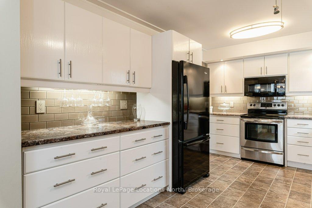 Photo 16 of 269 Pine Drive, Barrie, Bayshore — HOMEH