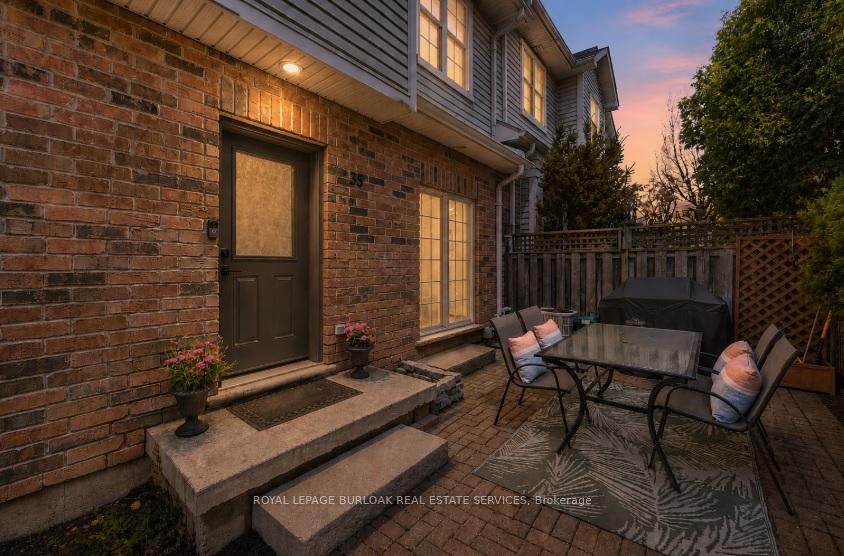 Photo 3 of Unit 35, 1085 Harrogate Drive, Hamilton, Meadowlands — HOMEH