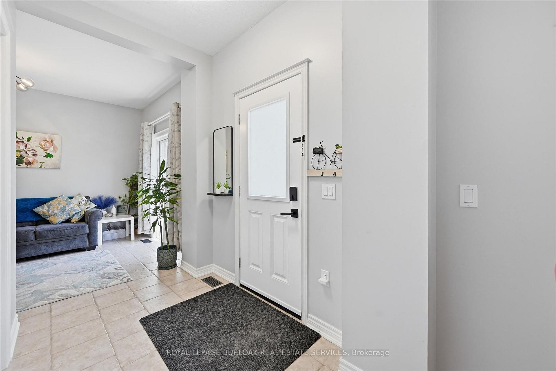 Photo 5 of Unit 35, 1085 Harrogate Drive, Hamilton, Meadowlands — HOMEH
