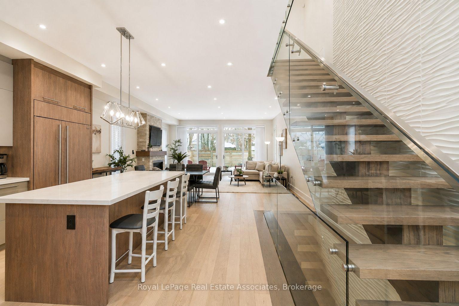 Photo 3 of 63 Troy Street, Mississauga, Mineola — HOMEH