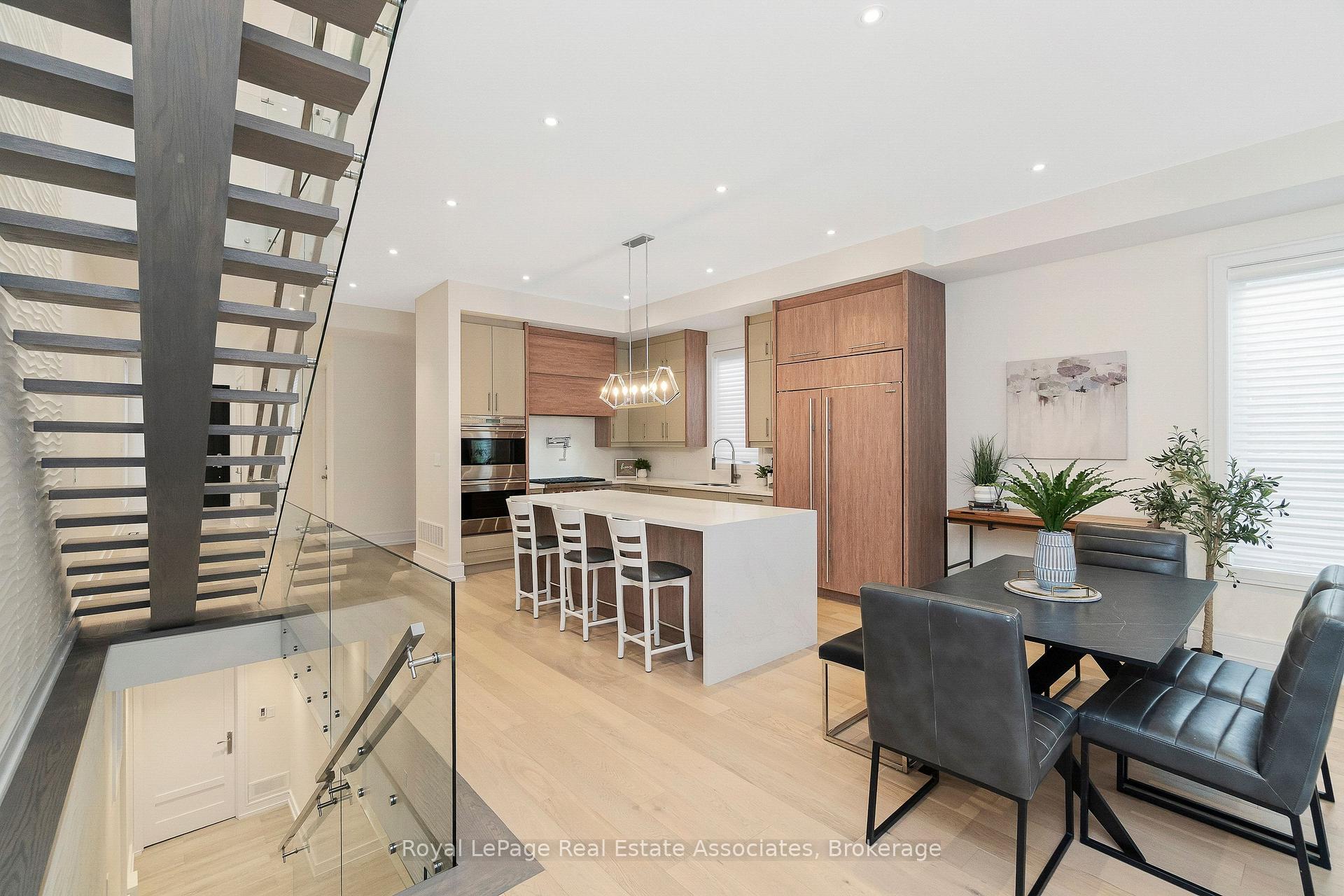Photo 8 of 63 Troy Street, Mississauga, Mineola — HOMEH