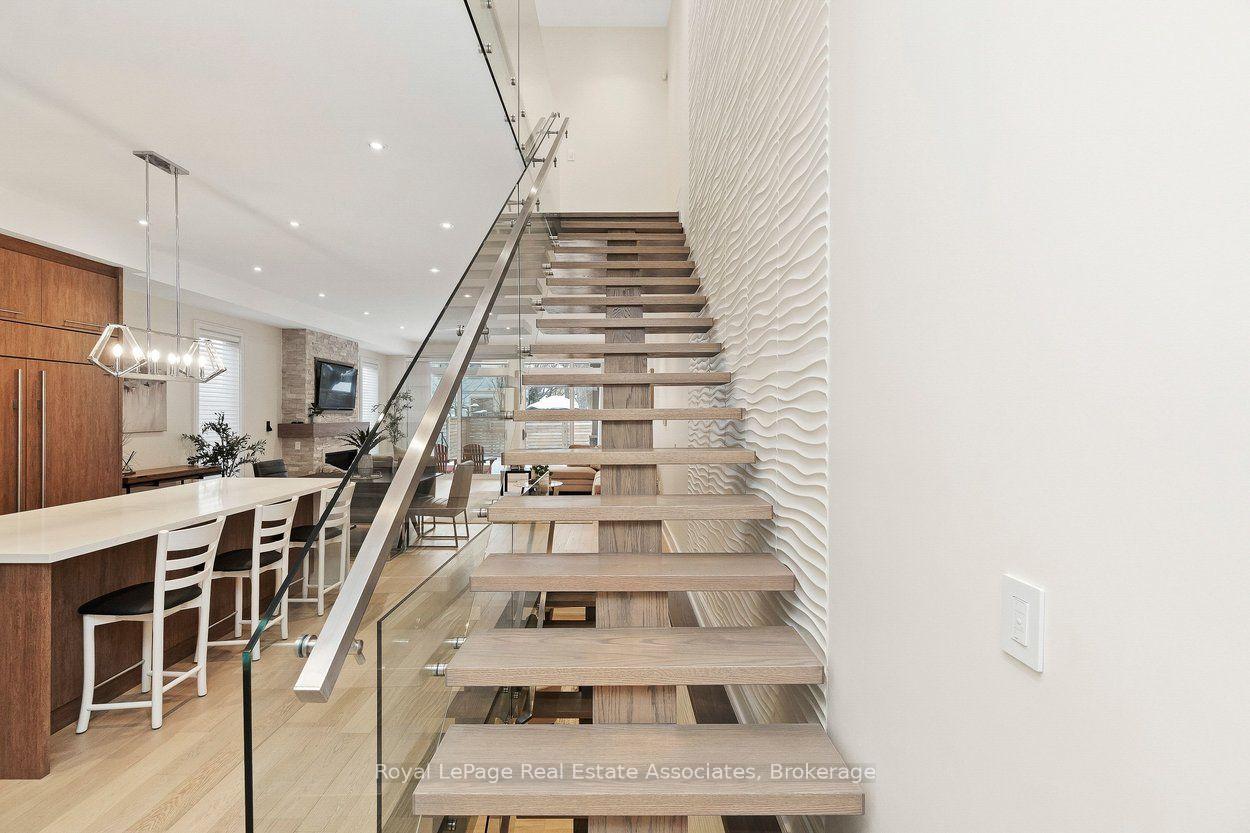 Photo 14 of 63 Troy Street, Mississauga, Mineola — HOMEH