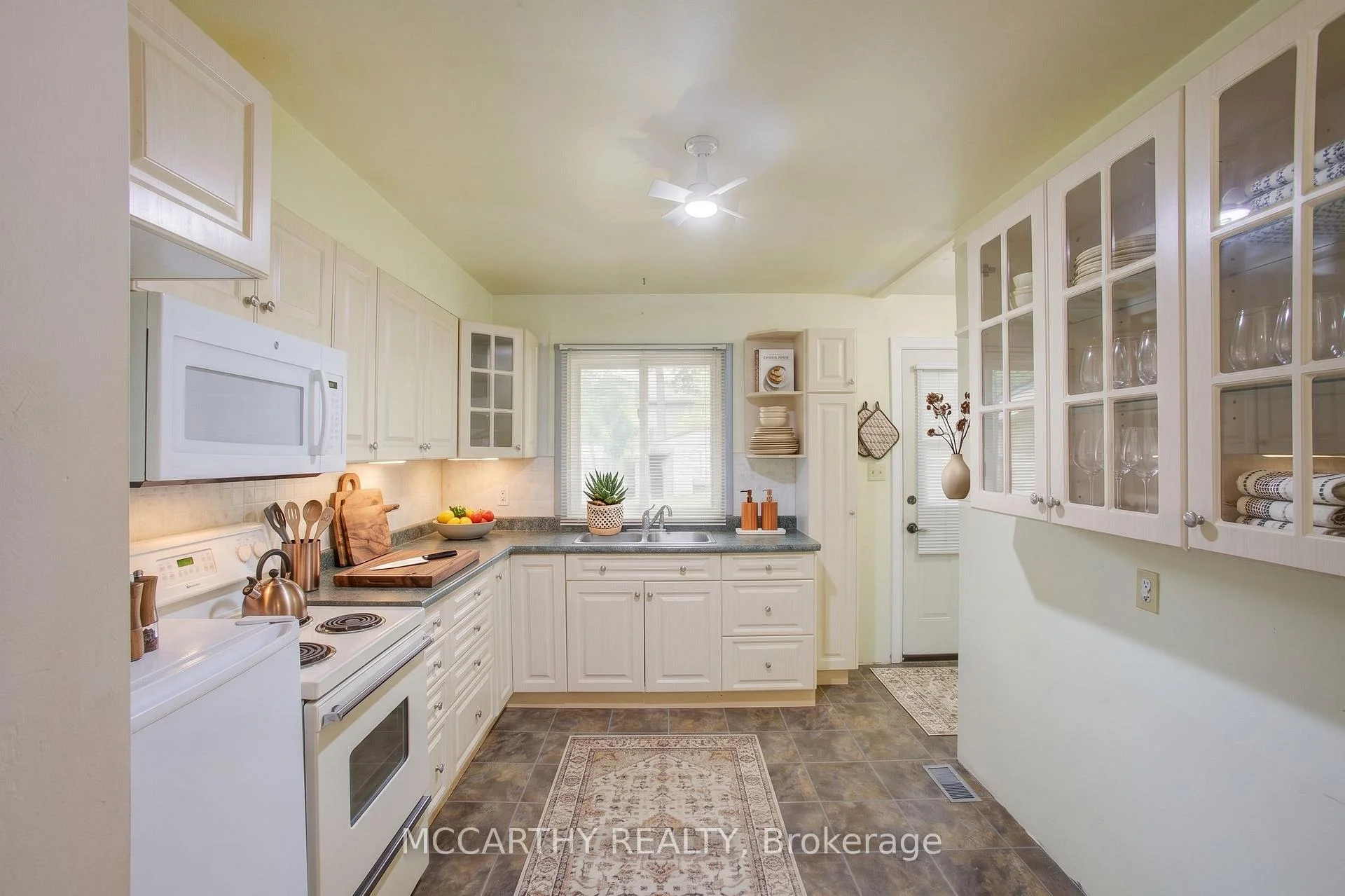 Photo 10 of 20 Sarah Street, Orangeville — HOMEH