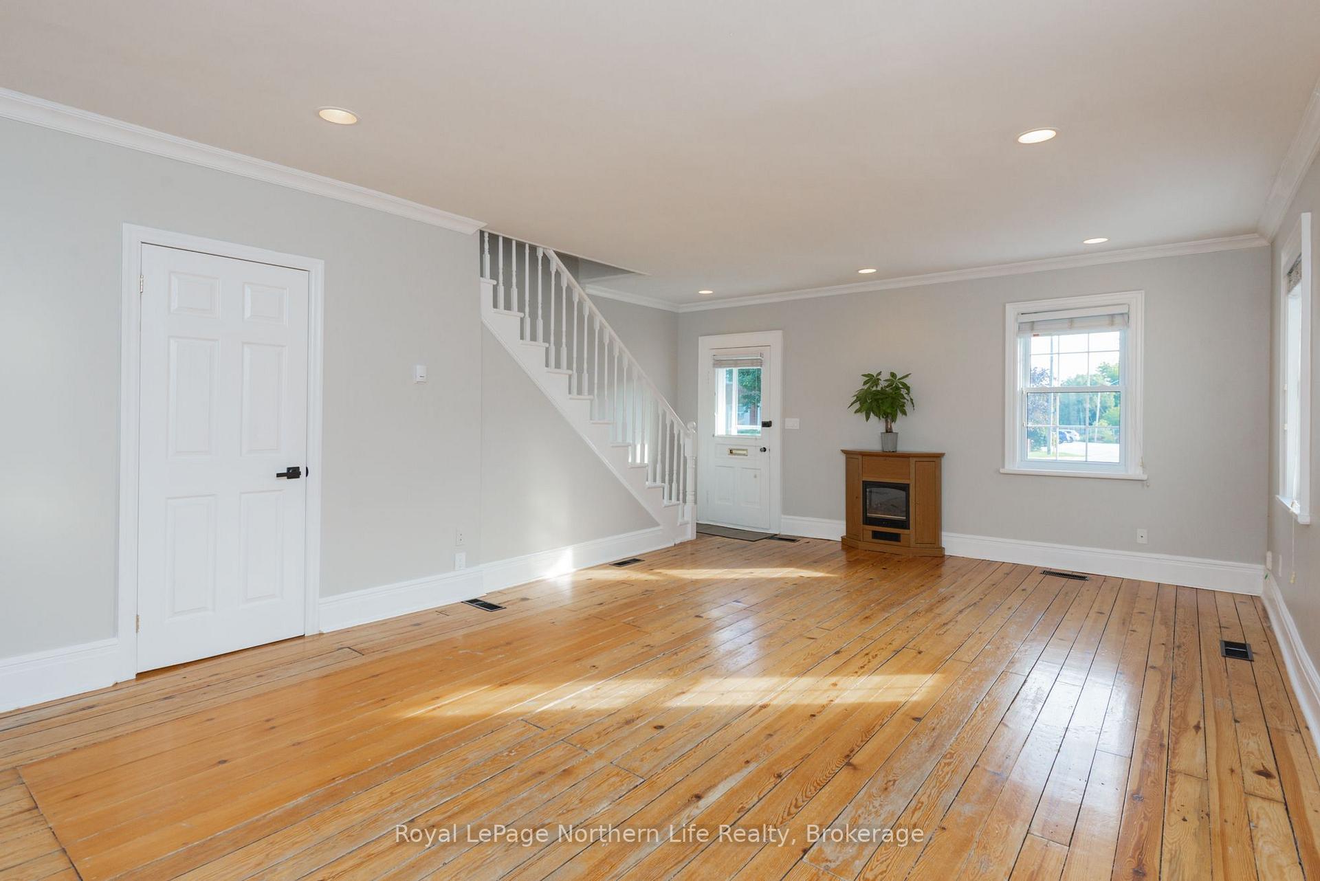 Photo 11 of 770 Main Street, North Bay, West End — HOMEH