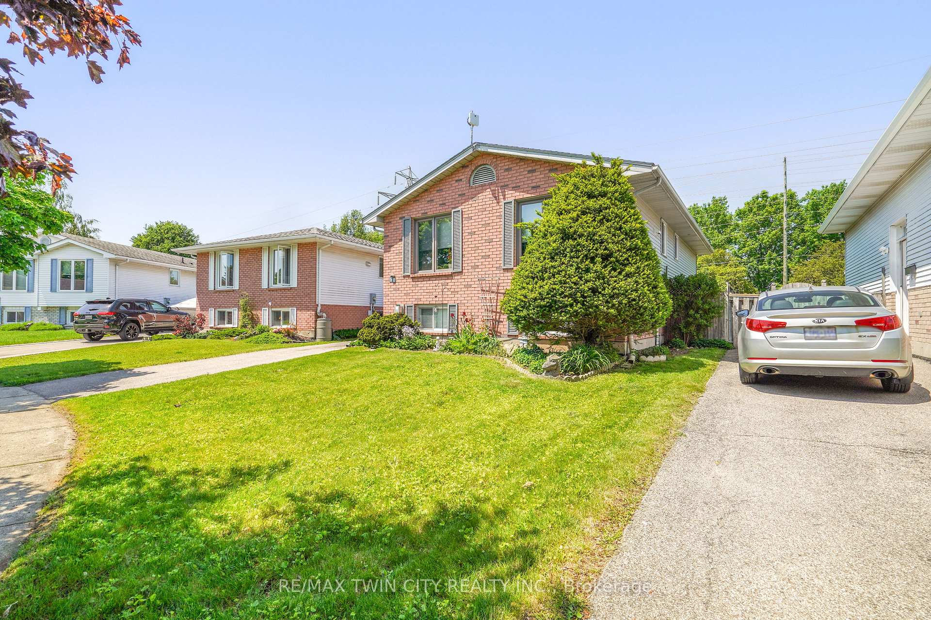 Photo 2 of 58 Arbor Drive, Brantford, Lynden Hills — HOMEH
