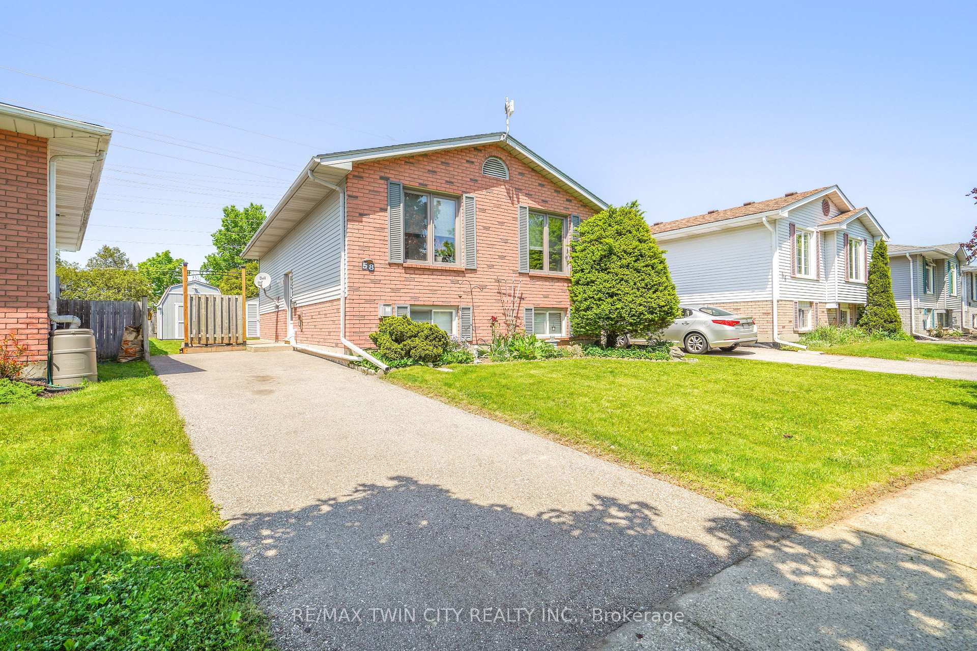 Photo 3 of 58 Arbor Drive, Brantford, Lynden Hills — HOMEH