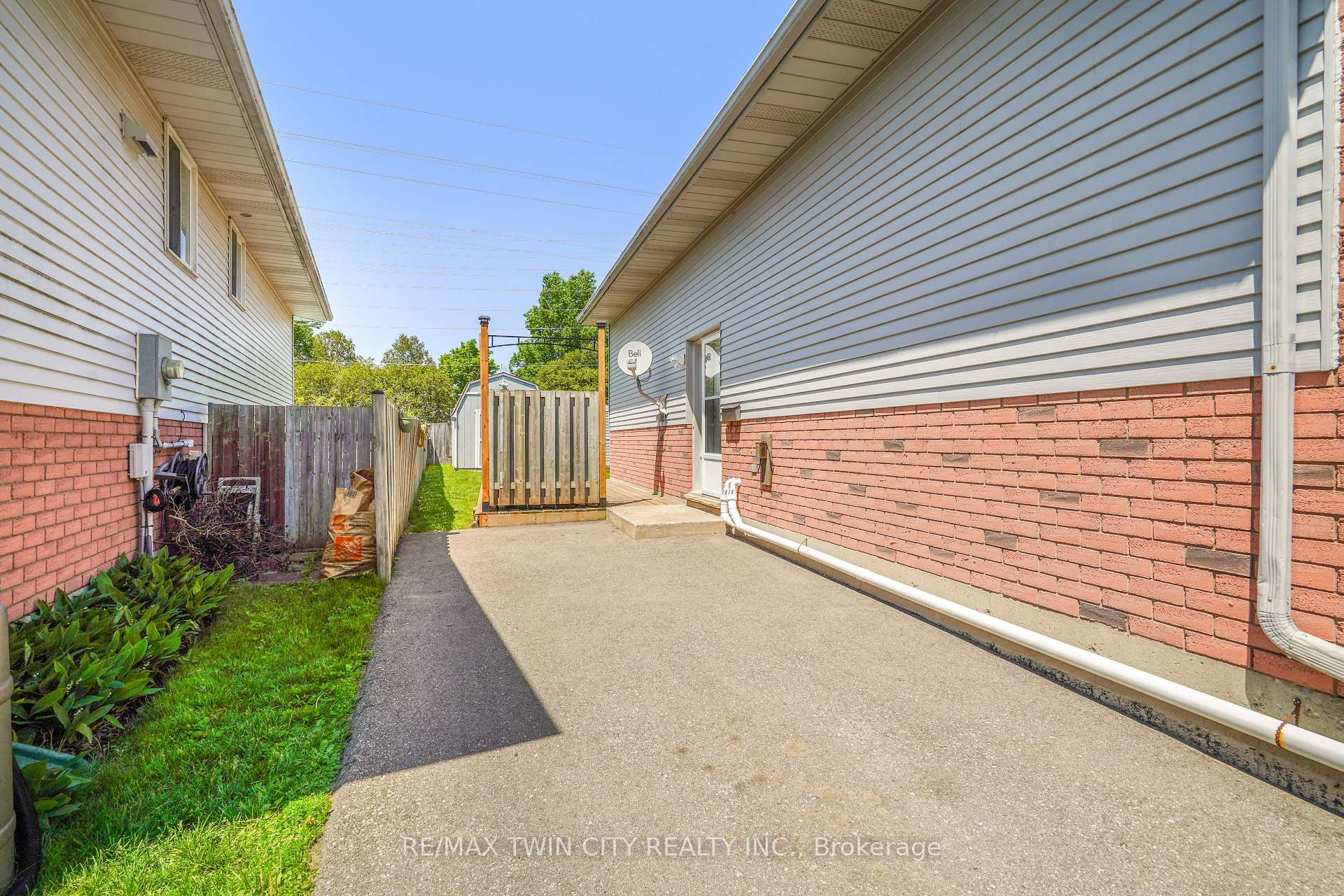Photo 4 of 58 Arbor Drive, Brantford, Lynden Hills — HOMEH