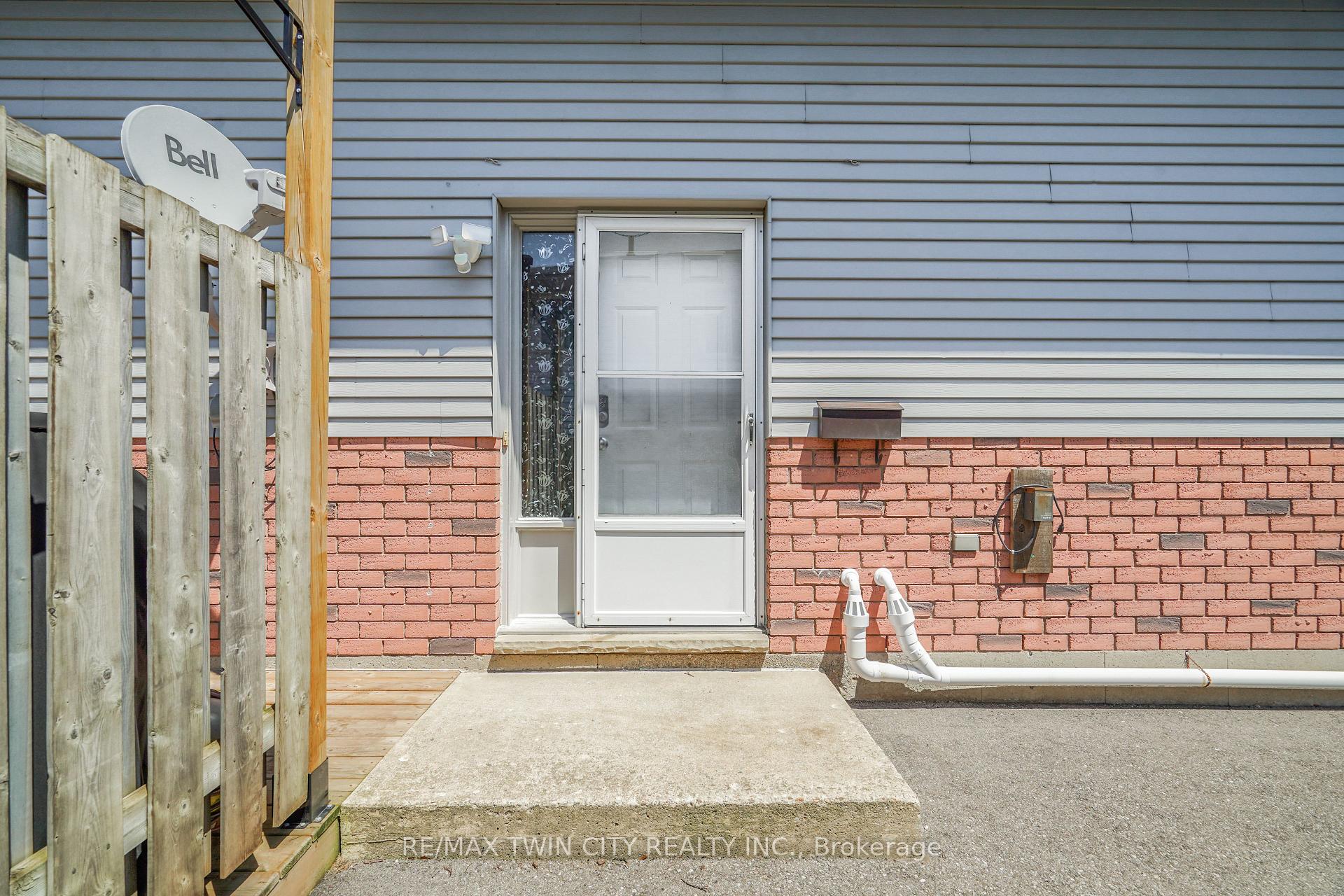 Photo 5 of 58 Arbor Drive, Brantford, Lynden Hills — HOMEH