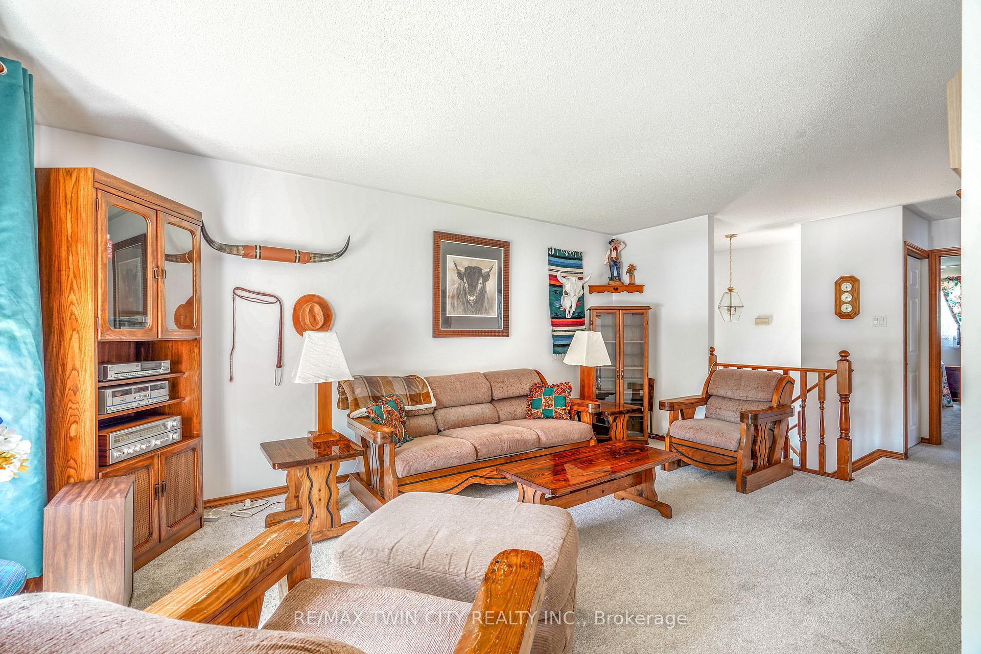 Photo 8 of 58 Arbor Drive, Brantford, Lynden Hills — HOMEH