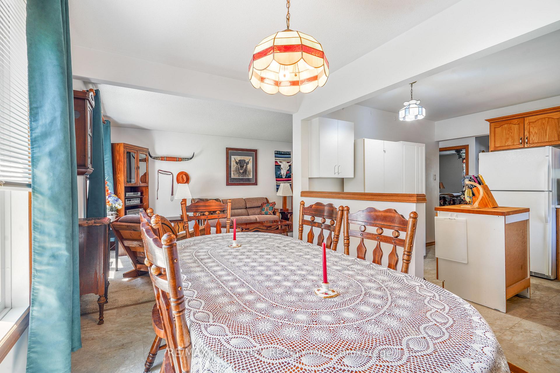 Photo 10 of 58 Arbor Drive, Brantford, Lynden Hills — HOMEH