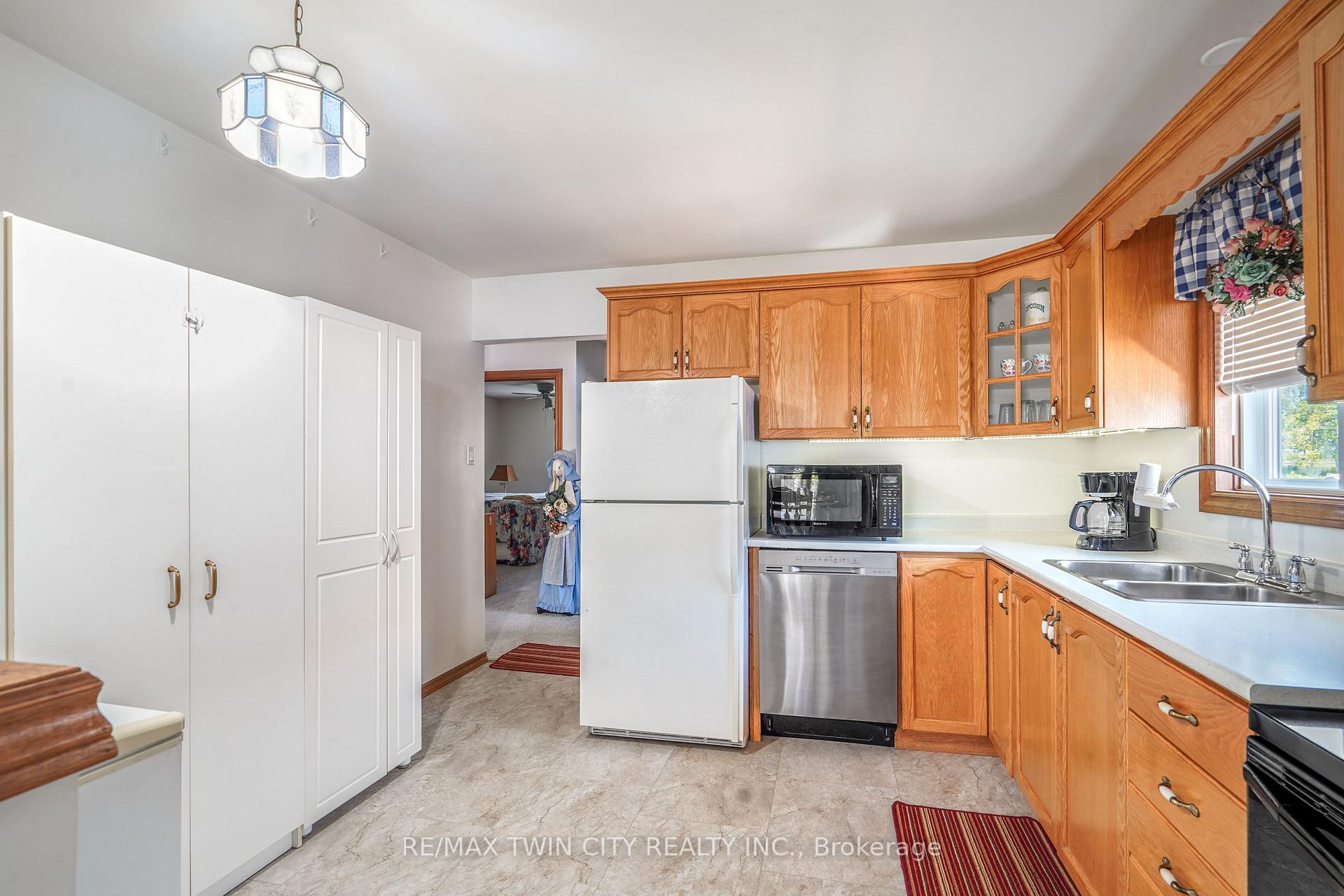 Photo 11 of 58 Arbor Drive, Brantford, Lynden Hills — HOMEH