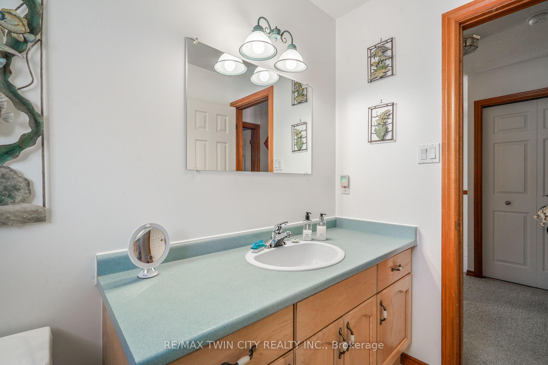 Photo 17 of 58 Arbor Drive, Brantford, Lynden Hills — HOMEH