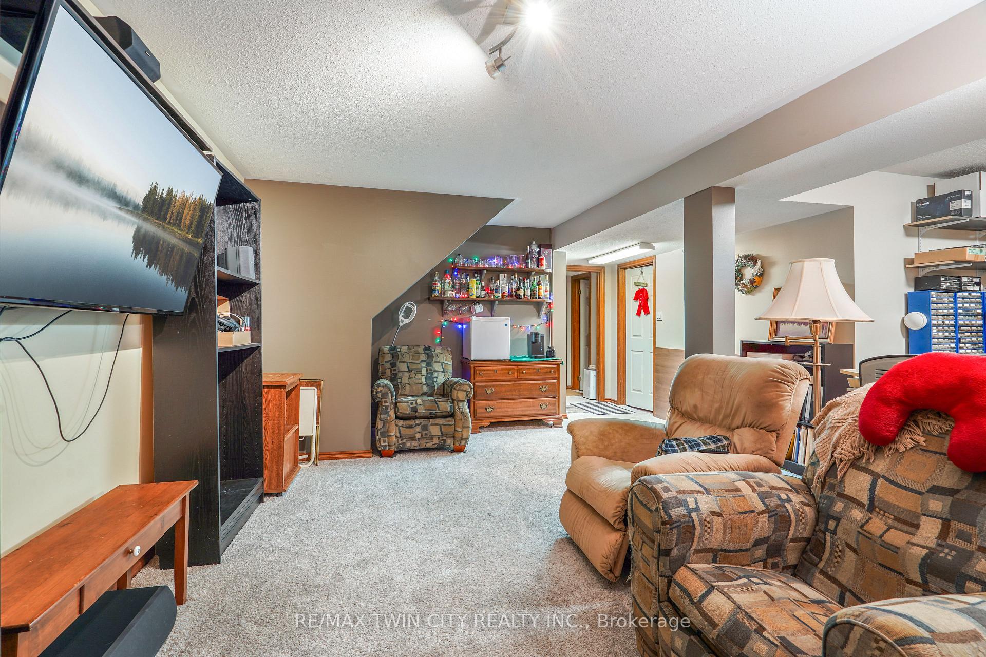 Photo 19 of 58 Arbor Drive, Brantford, Lynden Hills — HOMEH