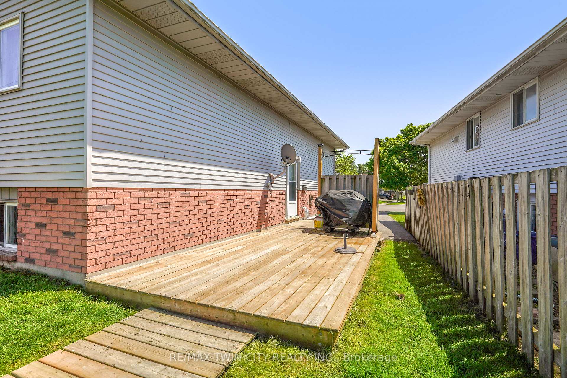 Photo 24 of 58 Arbor Drive, Brantford, Lynden Hills — HOMEH
