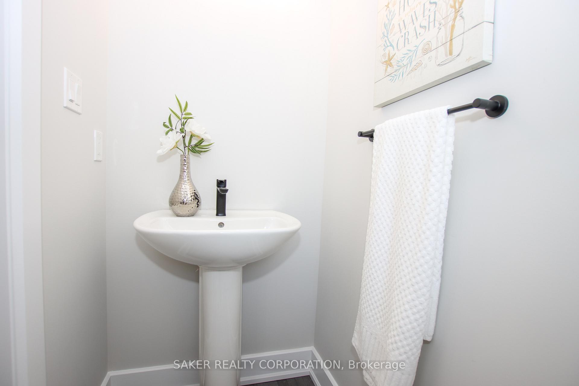 Photo 3 of 575 Regent Street, Strathroy-Caradoc, Mount Brydges — HOMEH