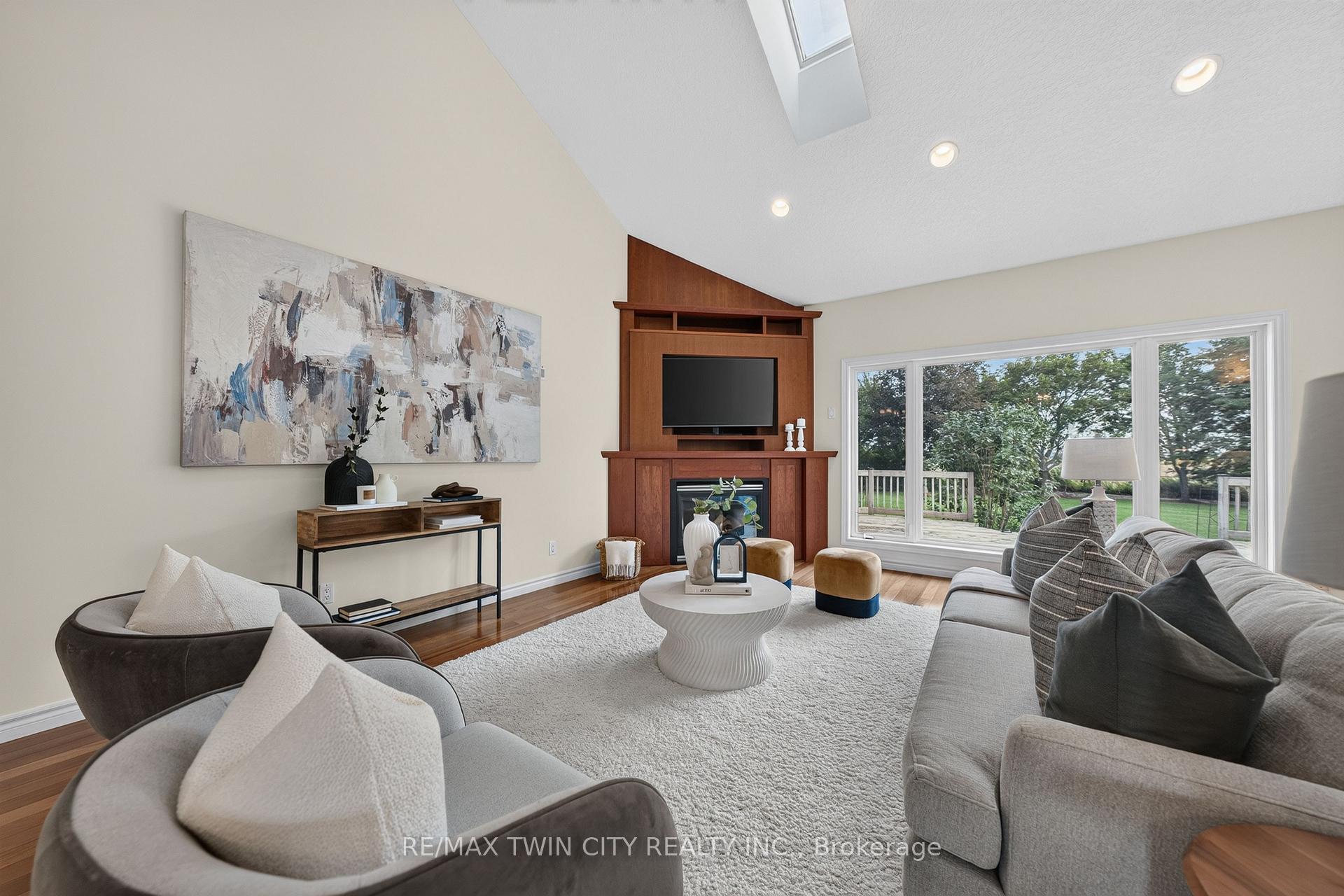 Photo 12 of 26 Weberlyn Crescent, Woolwich — HOMEH