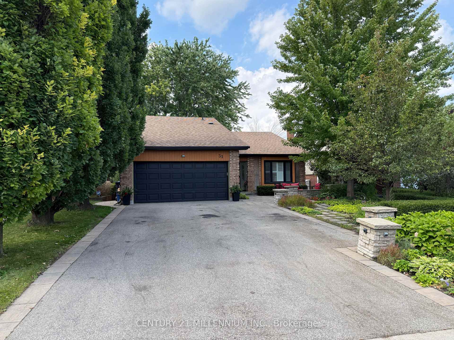 Photo 2 of 31 Mansfield Street, Brampton, Central Park — HOMEH