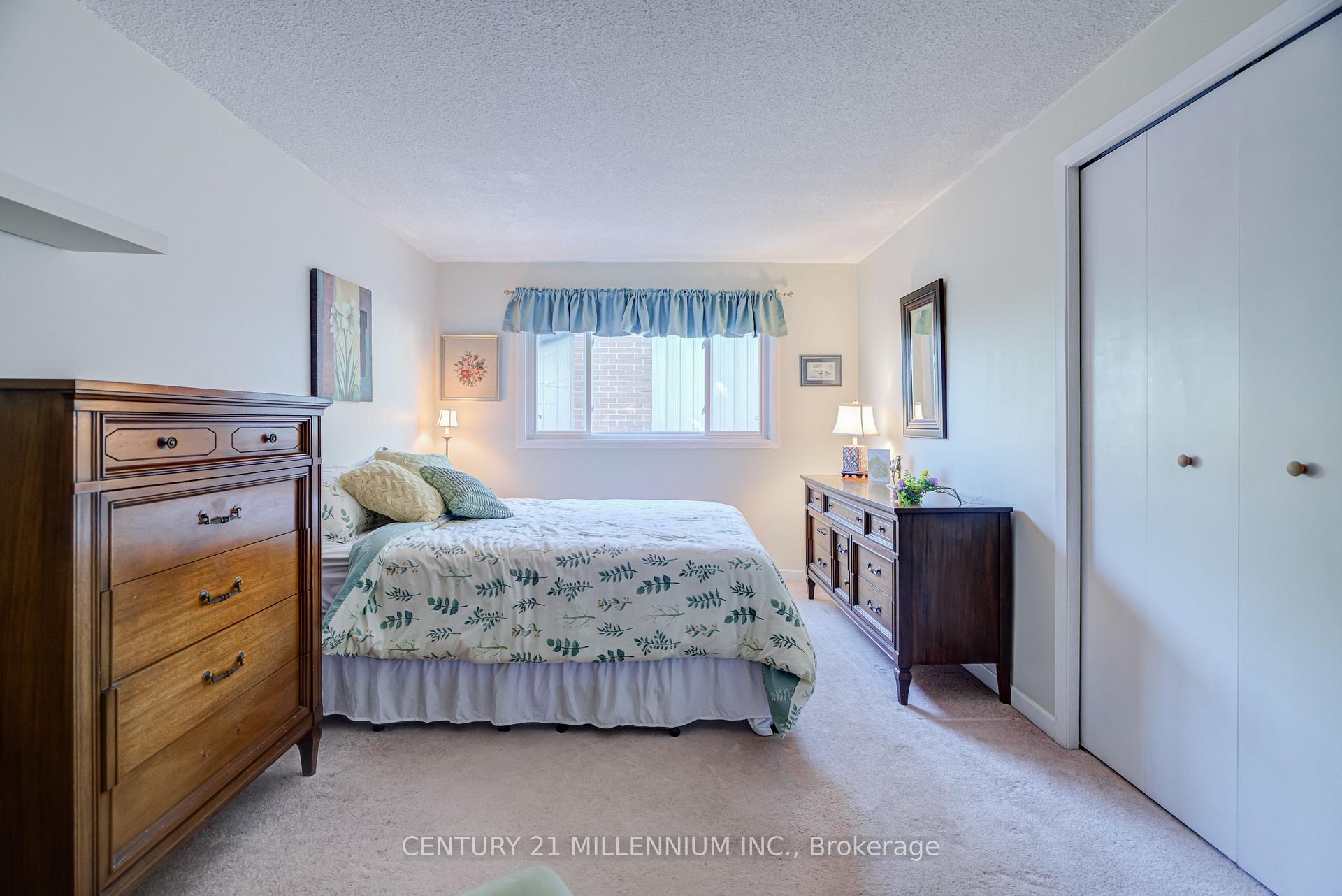 Photo 17 of 31 Mansfield Street, Brampton, Central Park — HOMEH
