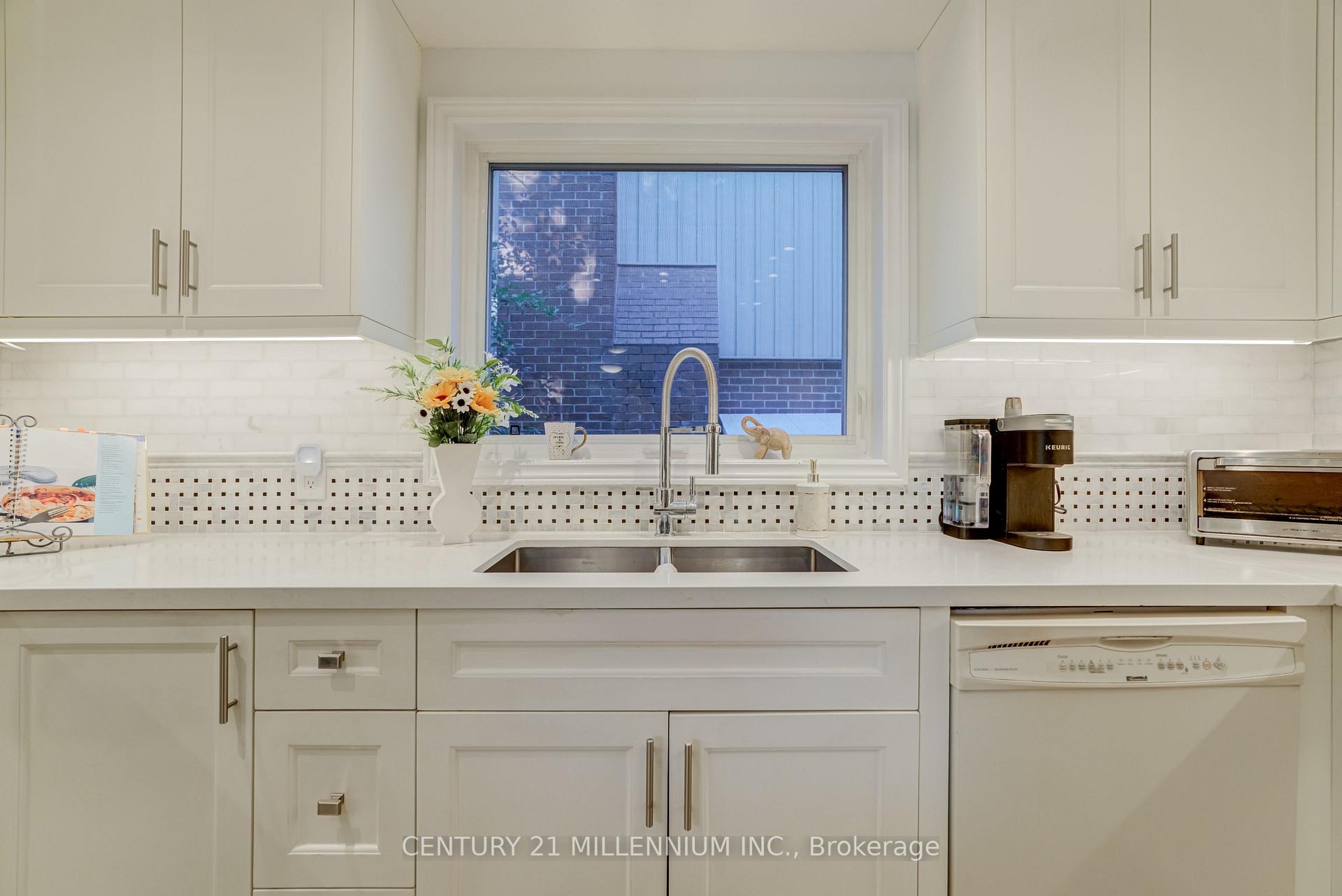 Photo 28 of 31 Mansfield Street, Brampton, Central Park — HOMEH