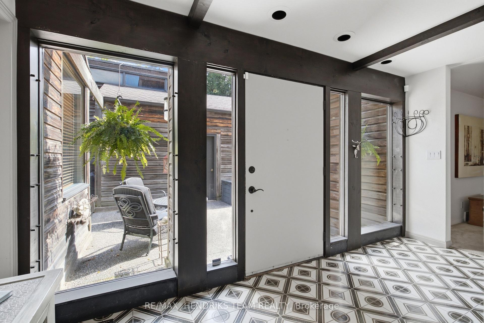 Photo 5 of 10 Vergorda Circle, St. Catharines, Glendale/Glenridge — HOMEH