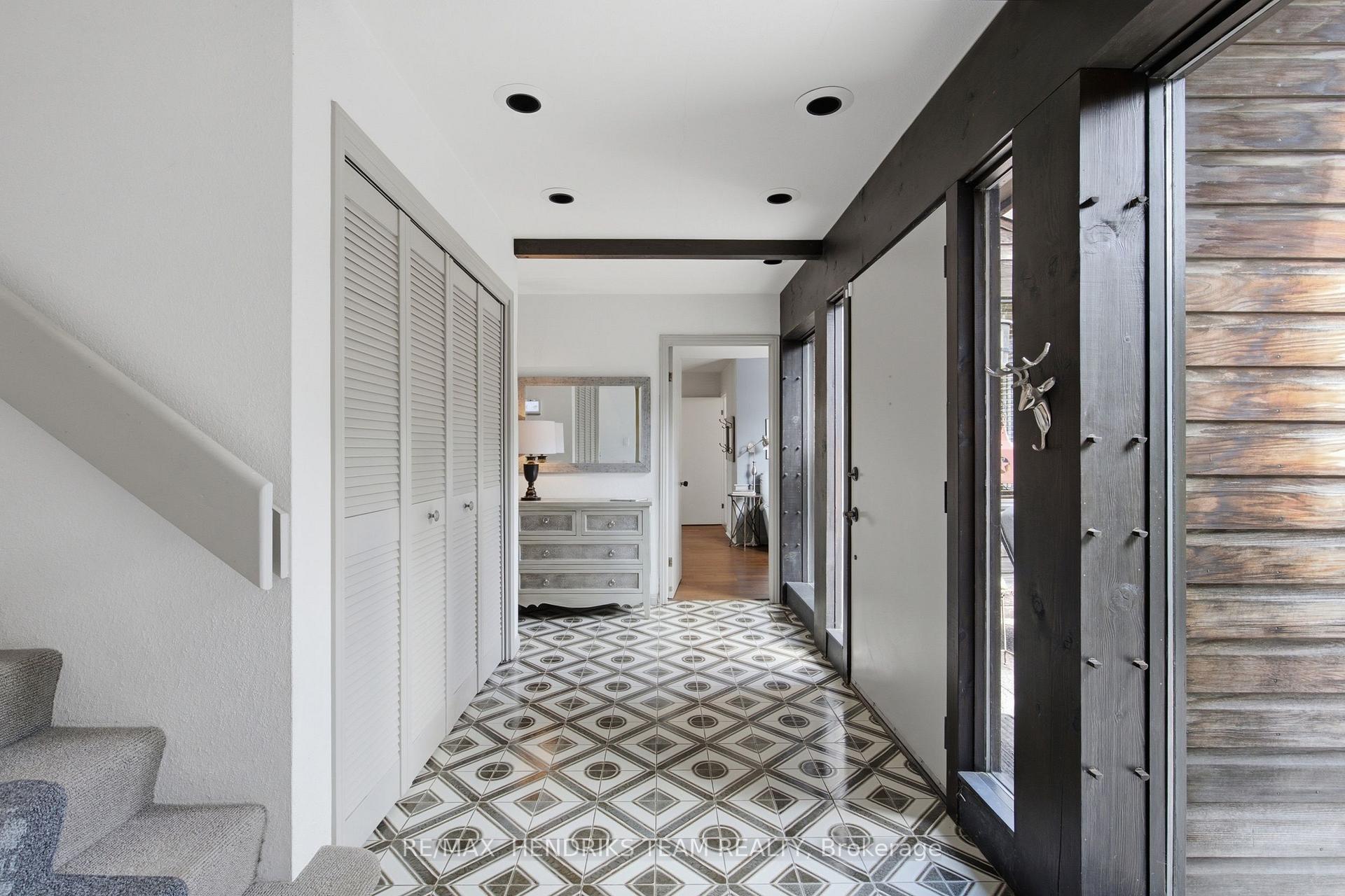 Photo 6 of 10 Vergorda Circle, St. Catharines, Glendale/Glenridge — HOMEH