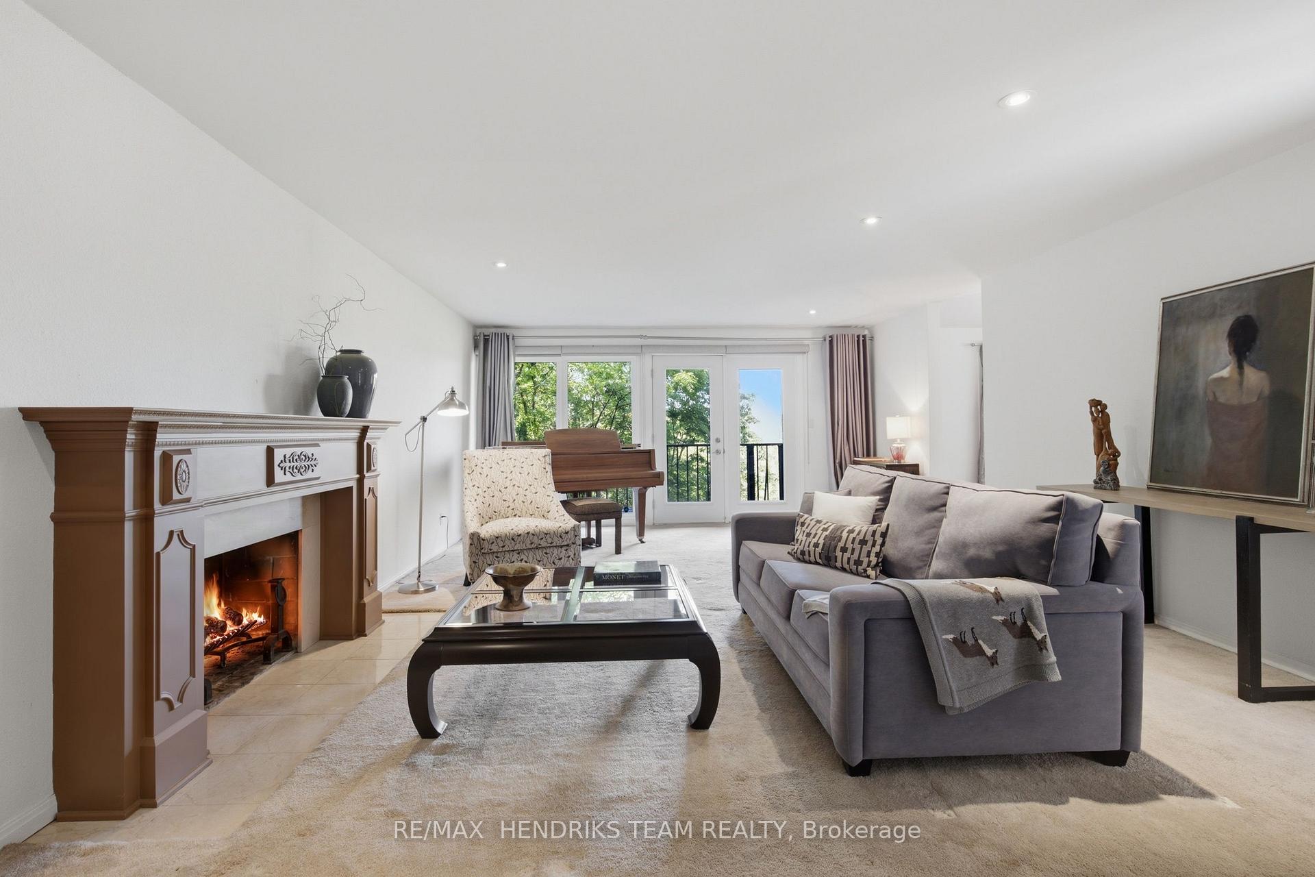 Photo 8 of 10 Vergorda Circle, St. Catharines, Glendale/Glenridge — HOMEH