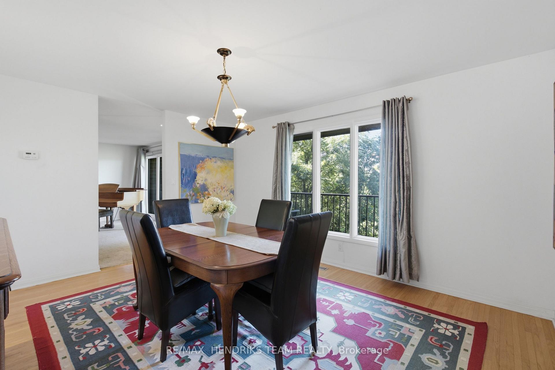Photo 12 of 10 Vergorda Circle, St. Catharines, Glendale/Glenridge — HOMEH