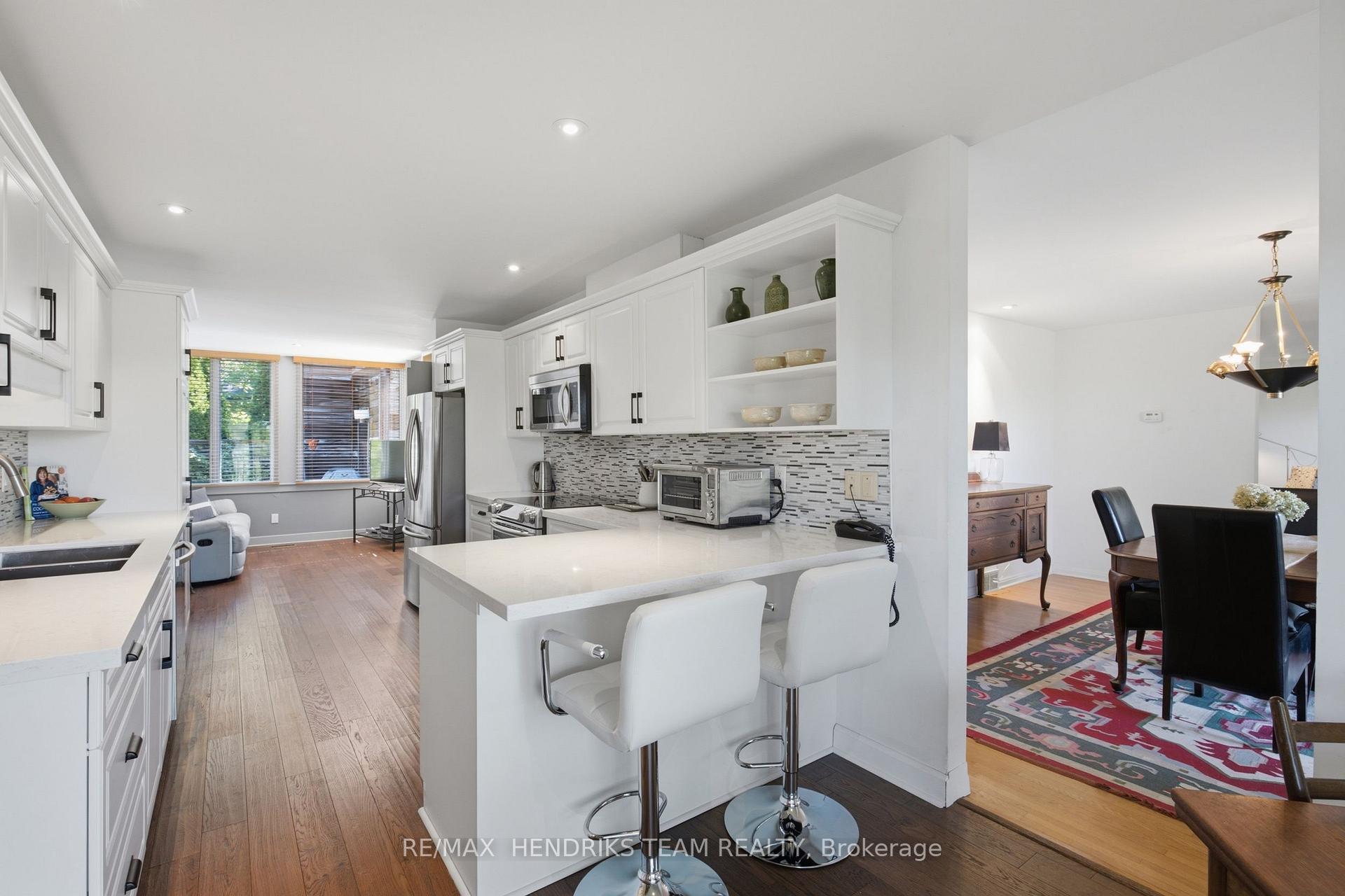 Photo 13 of 10 Vergorda Circle, St. Catharines, Glendale/Glenridge — HOMEH