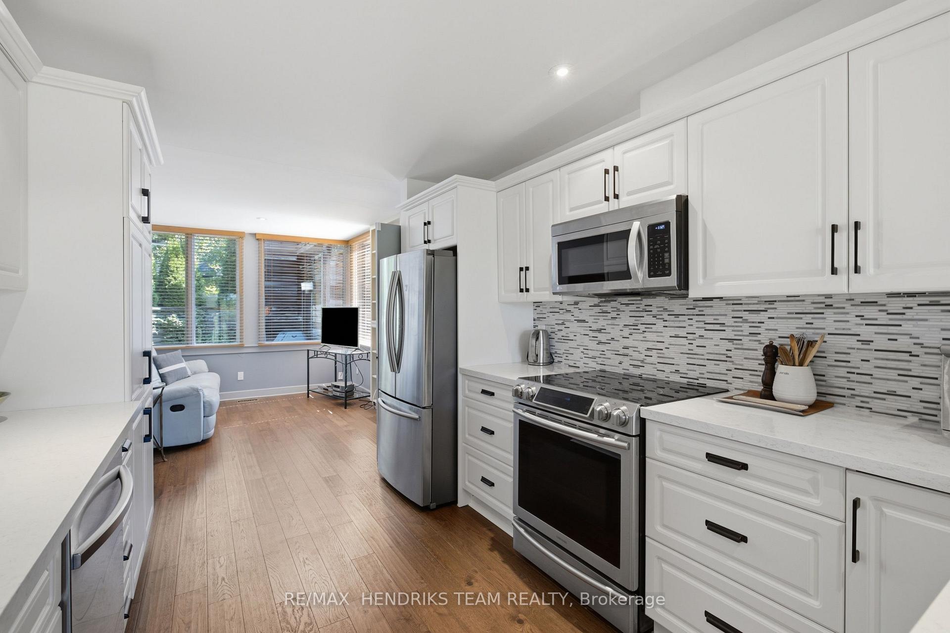 Photo 14 of 10 Vergorda Circle, St. Catharines, Glendale/Glenridge — HOMEH