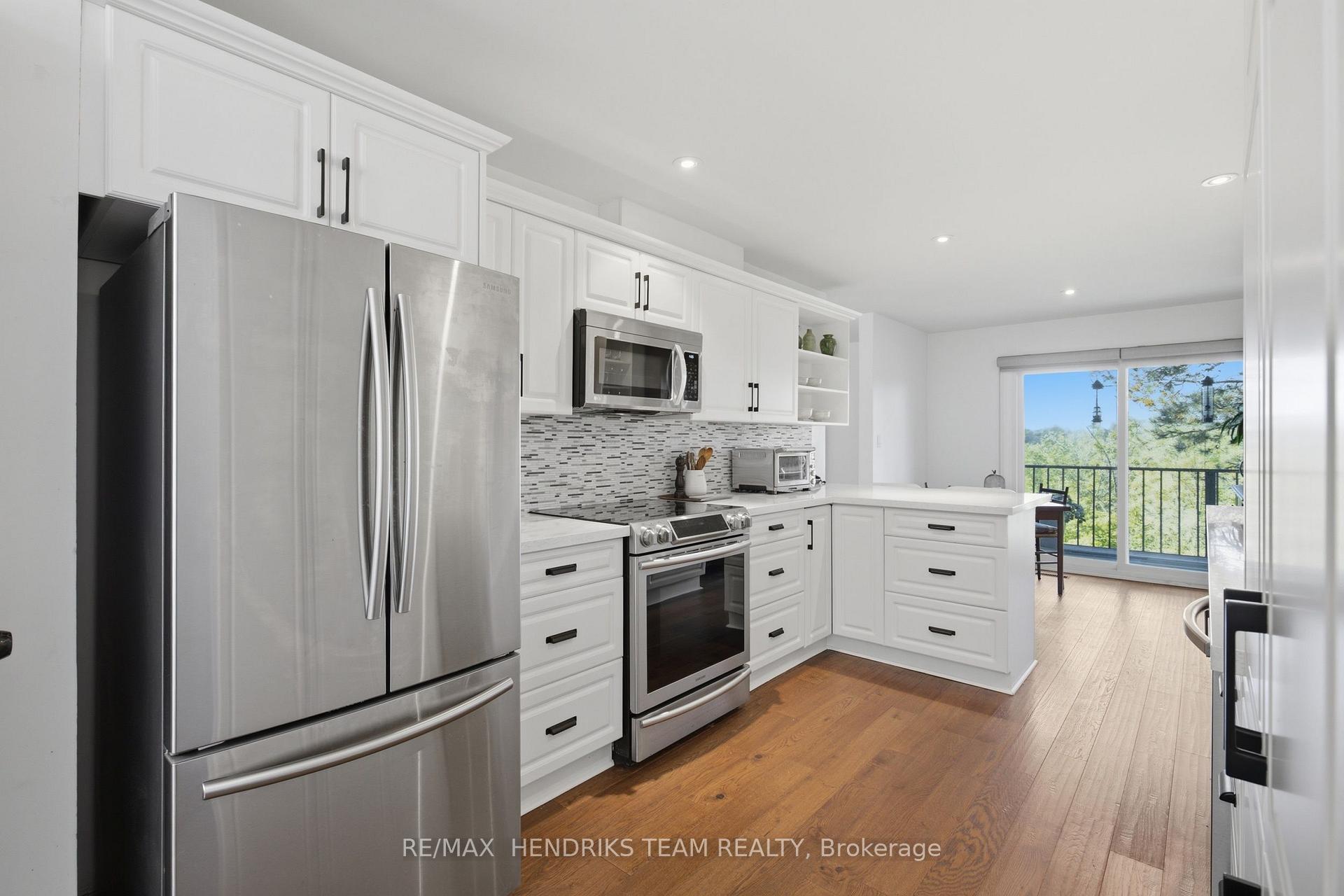 Photo 15 of 10 Vergorda Circle, St. Catharines, Glendale/Glenridge — HOMEH