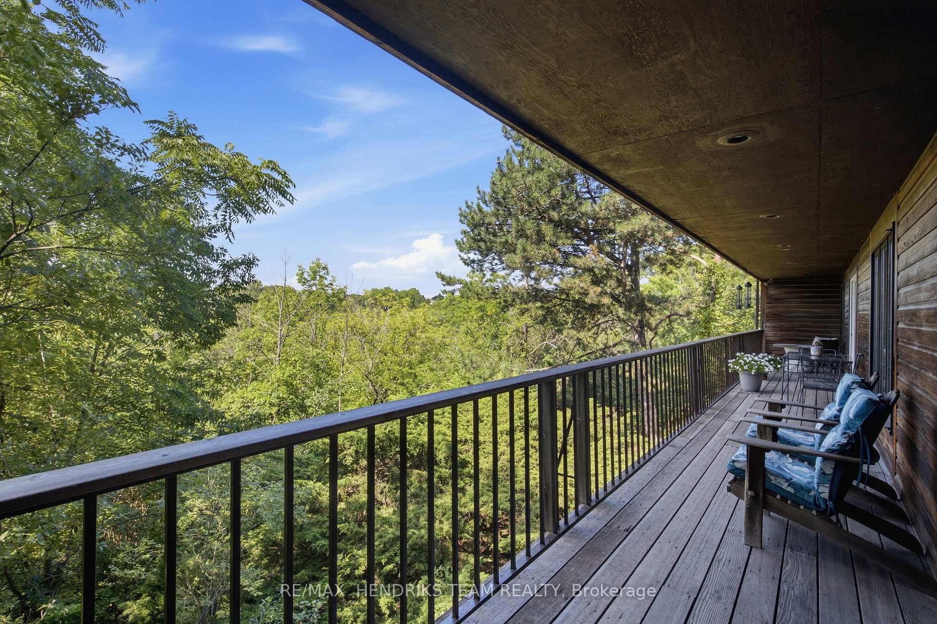 Photo 17 of 10 Vergorda Circle, St. Catharines, Glendale/Glenridge — HOMEH
