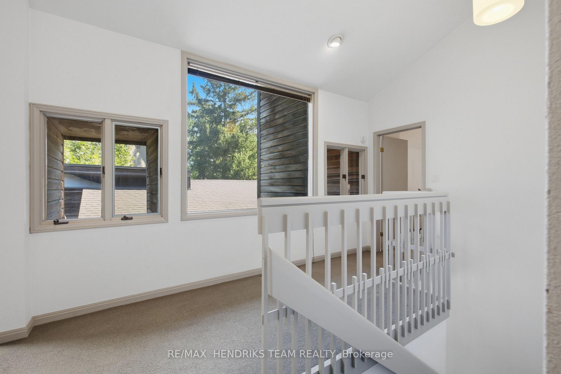 Photo 23 of 10 Vergorda Circle, St. Catharines, Glendale/Glenridge — HOMEH