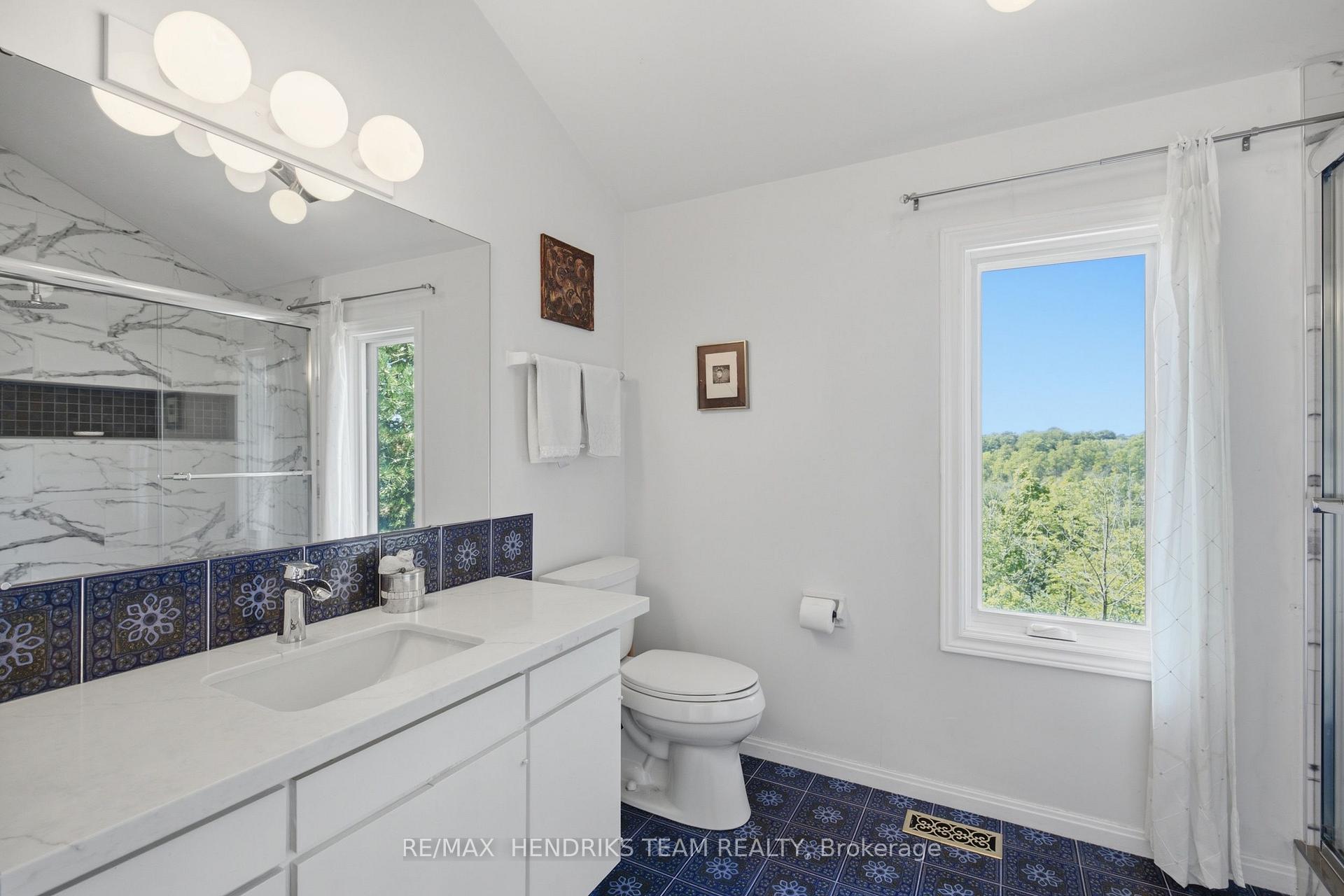 Photo 26 of 10 Vergorda Circle, St. Catharines, Glendale/Glenridge — HOMEH