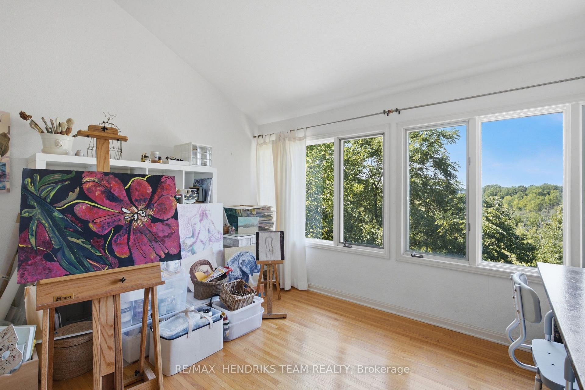 Photo 27 of 10 Vergorda Circle, St. Catharines, Glendale/Glenridge — HOMEH