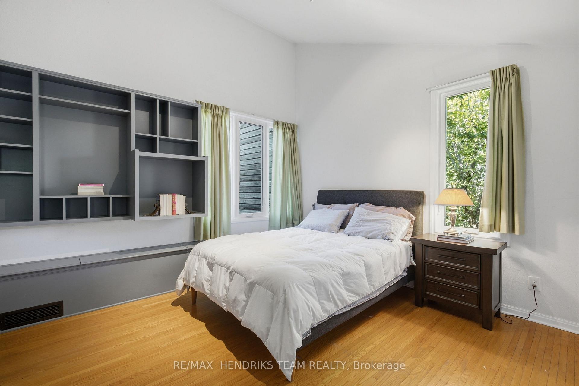 Photo 28 of 10 Vergorda Circle, St. Catharines, Glendale/Glenridge — HOMEH